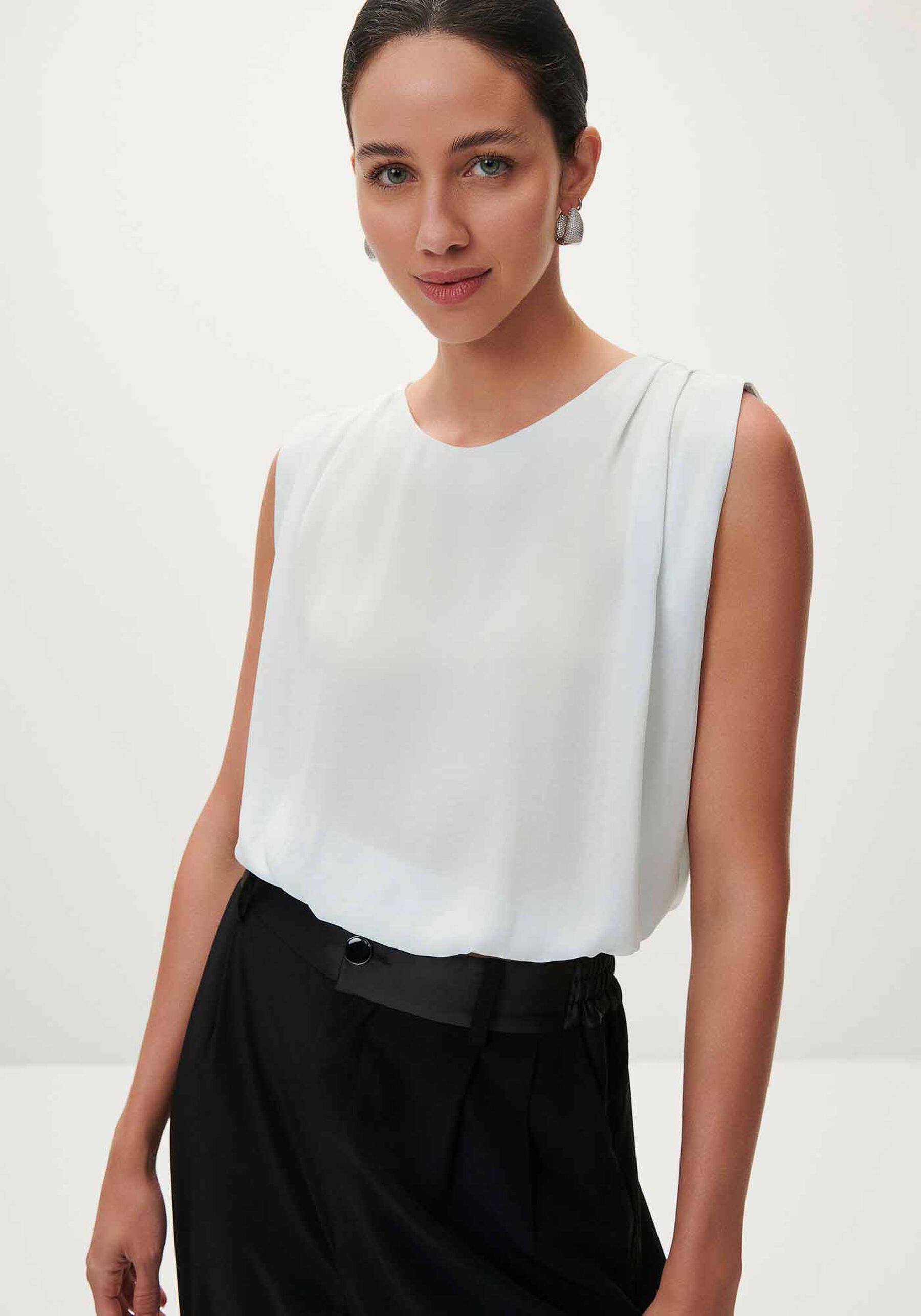 Blusa sem Mangas em Crepe com Pregas Ombros, . Blusa sem Mangas em Crepe com Pregas Ombros, , large.