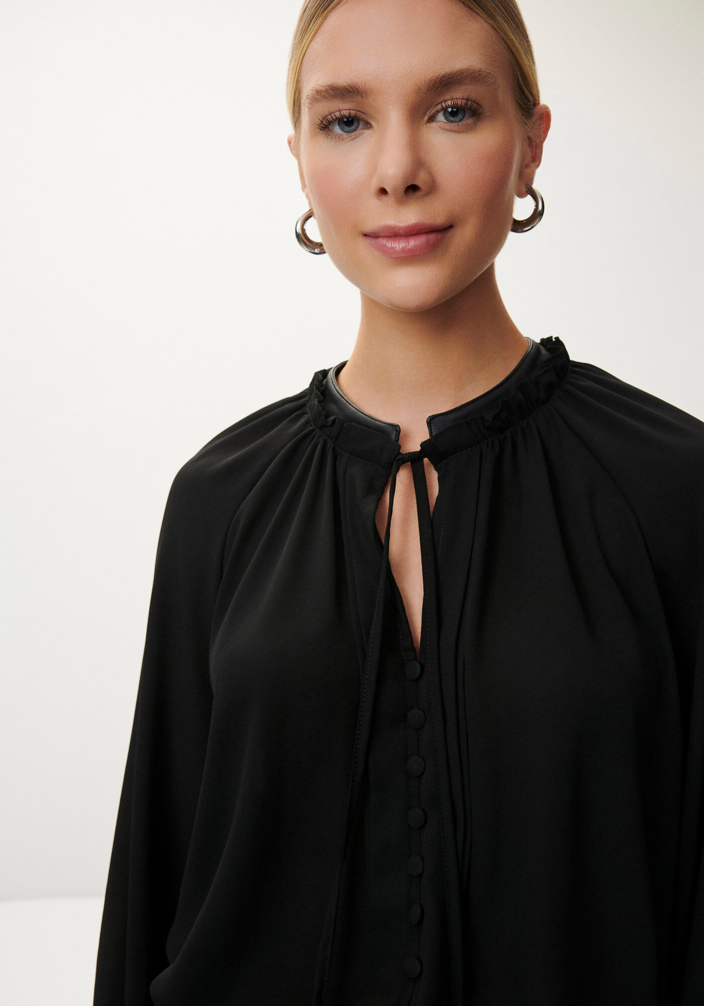 Blusa Manga Longa Ampla em Crepe com Gola PU, , large.