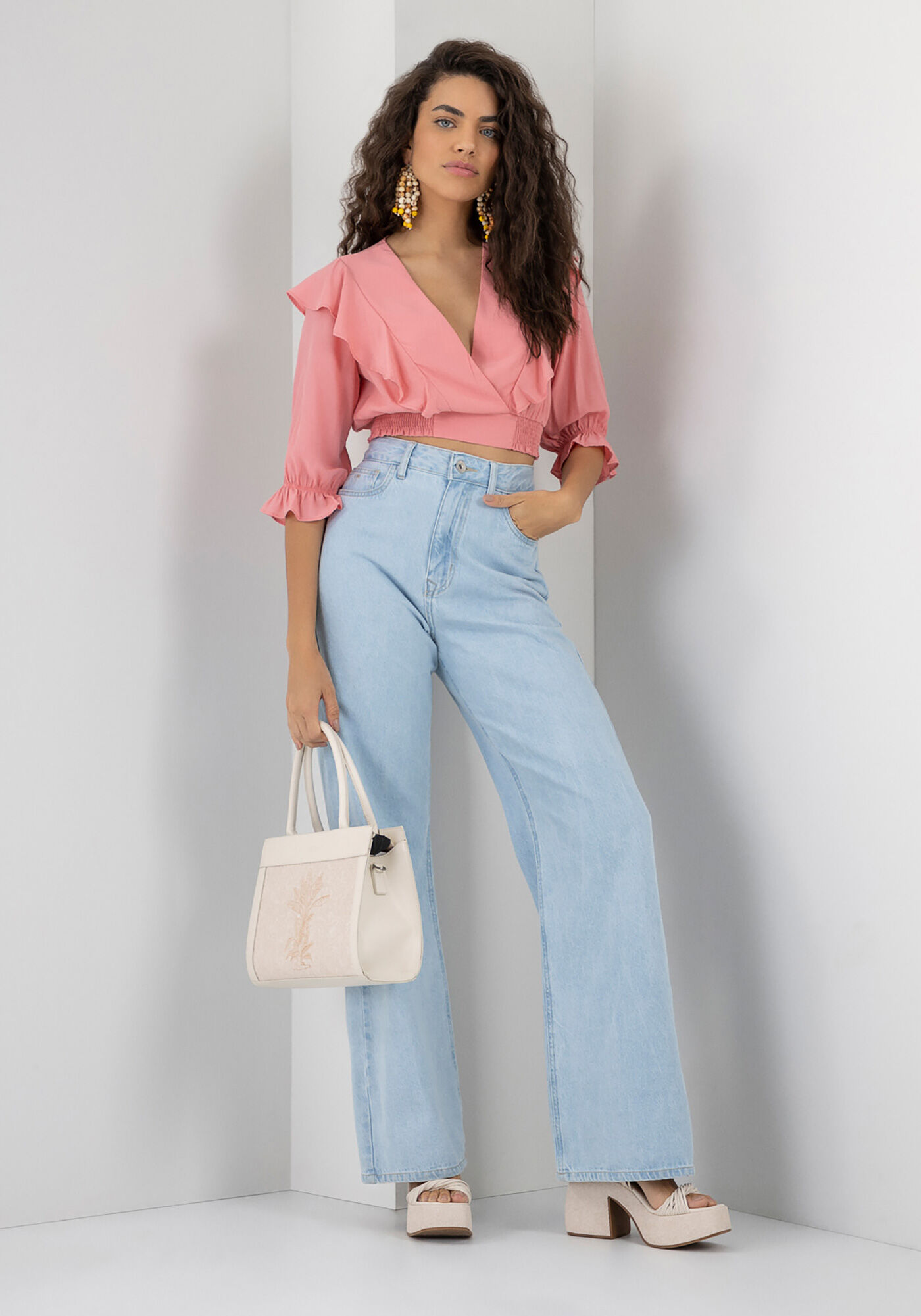 Blusa Cropped Manga 3/4 em Viscose com Babados, , large.