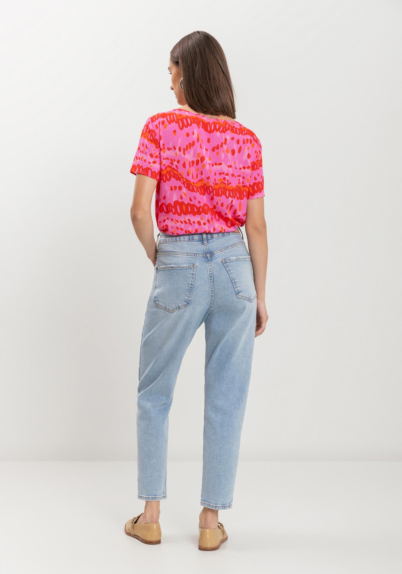 Cal&ccedil;a Jeans Mom Comfort Com Cintura Alta E Elastano, , large.