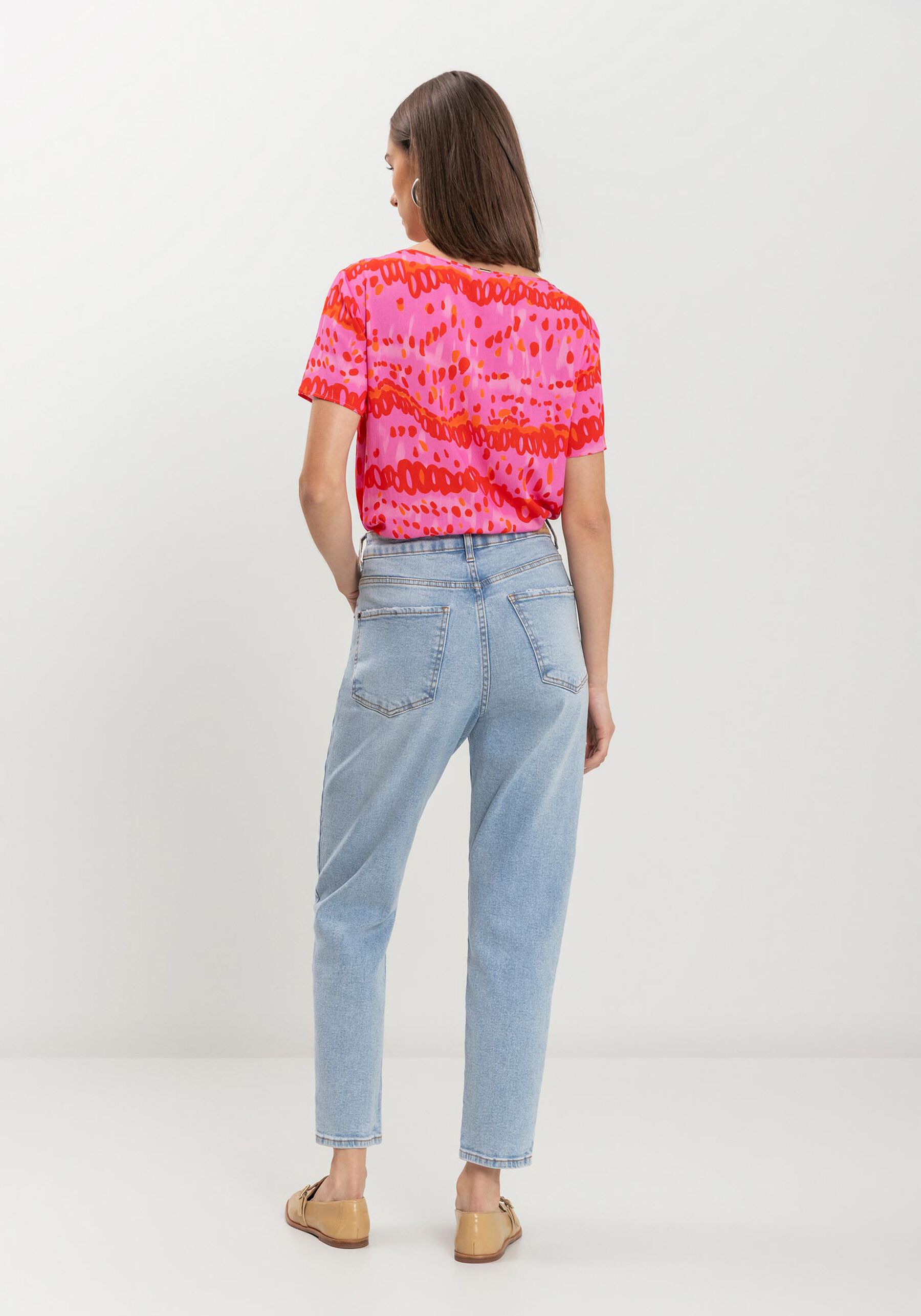 Calça Jeans Mom Comfort Com Cintura Alta E Elastano, . Calça Jeans Mom Comfort Com Cintura Alta E Elastano, , large.