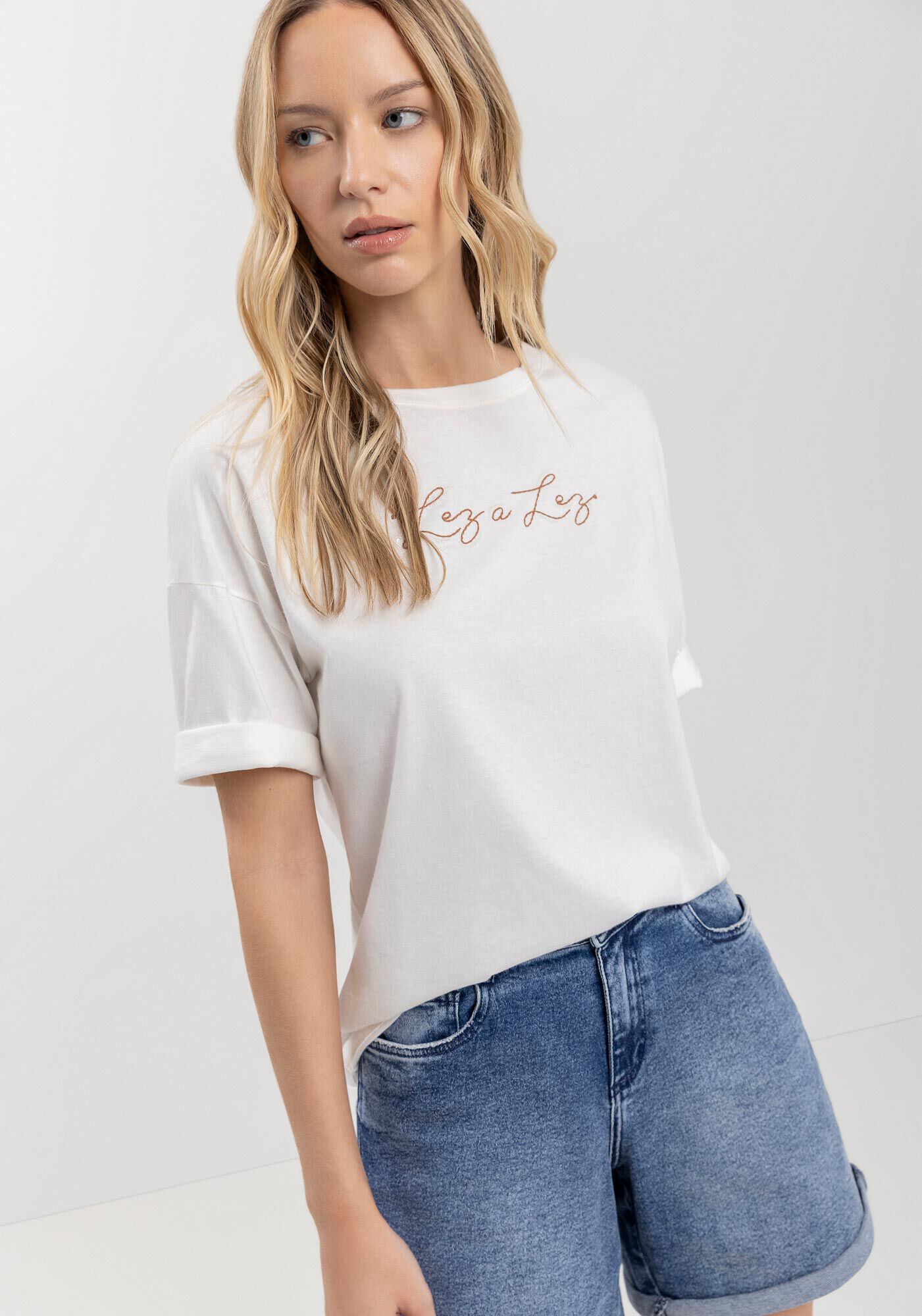 Blusa B&aacute;sica De Mangas M&eacute;dias Com Bordado Frontal, , large.