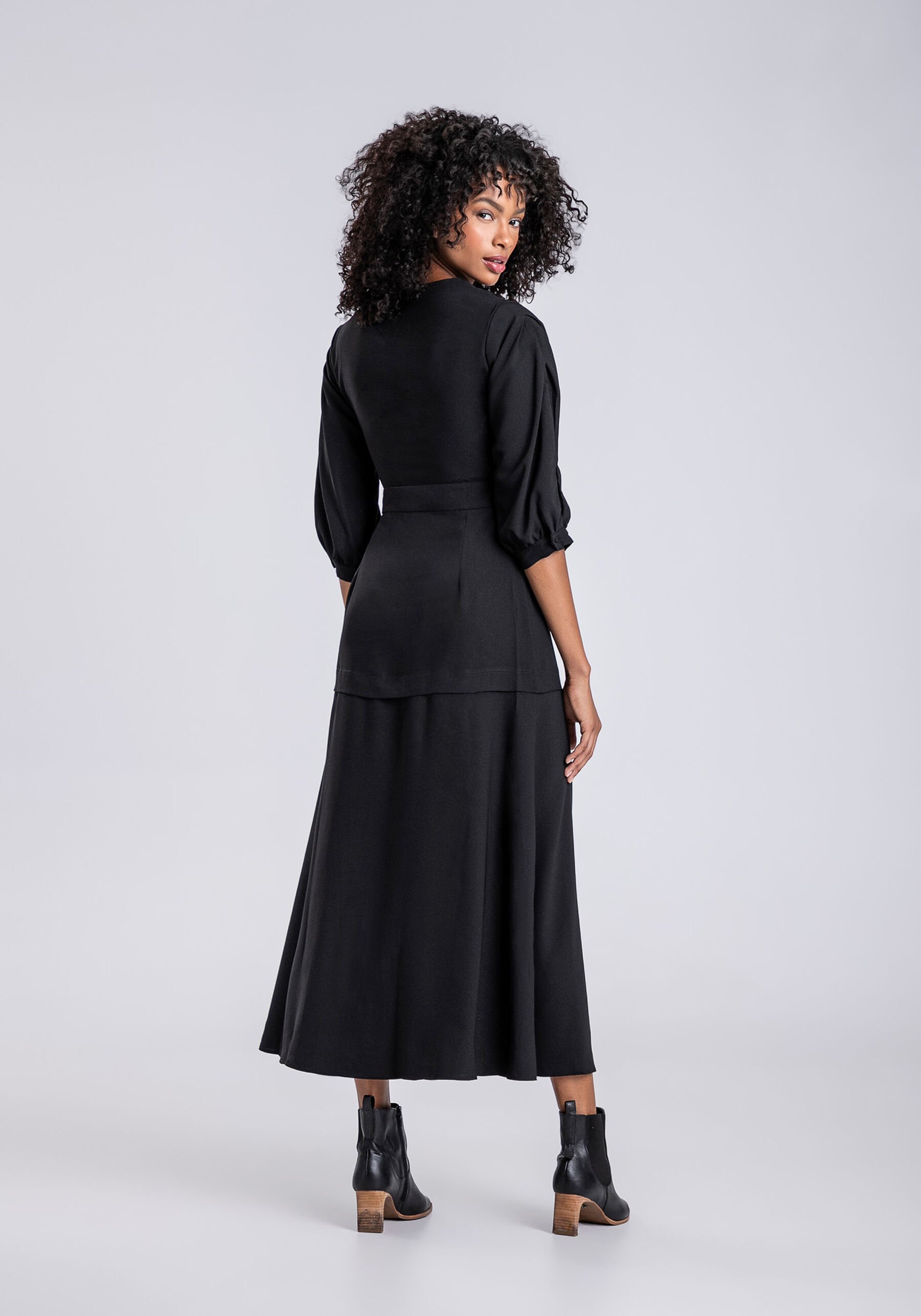 Vestido Crepe Manga 3/4 Midi com Pregas Decote, PRETO REATIVO. Vestido Crepe Manga 3/4 Midi com Pregas Decote, PRETO REATIVO, large.