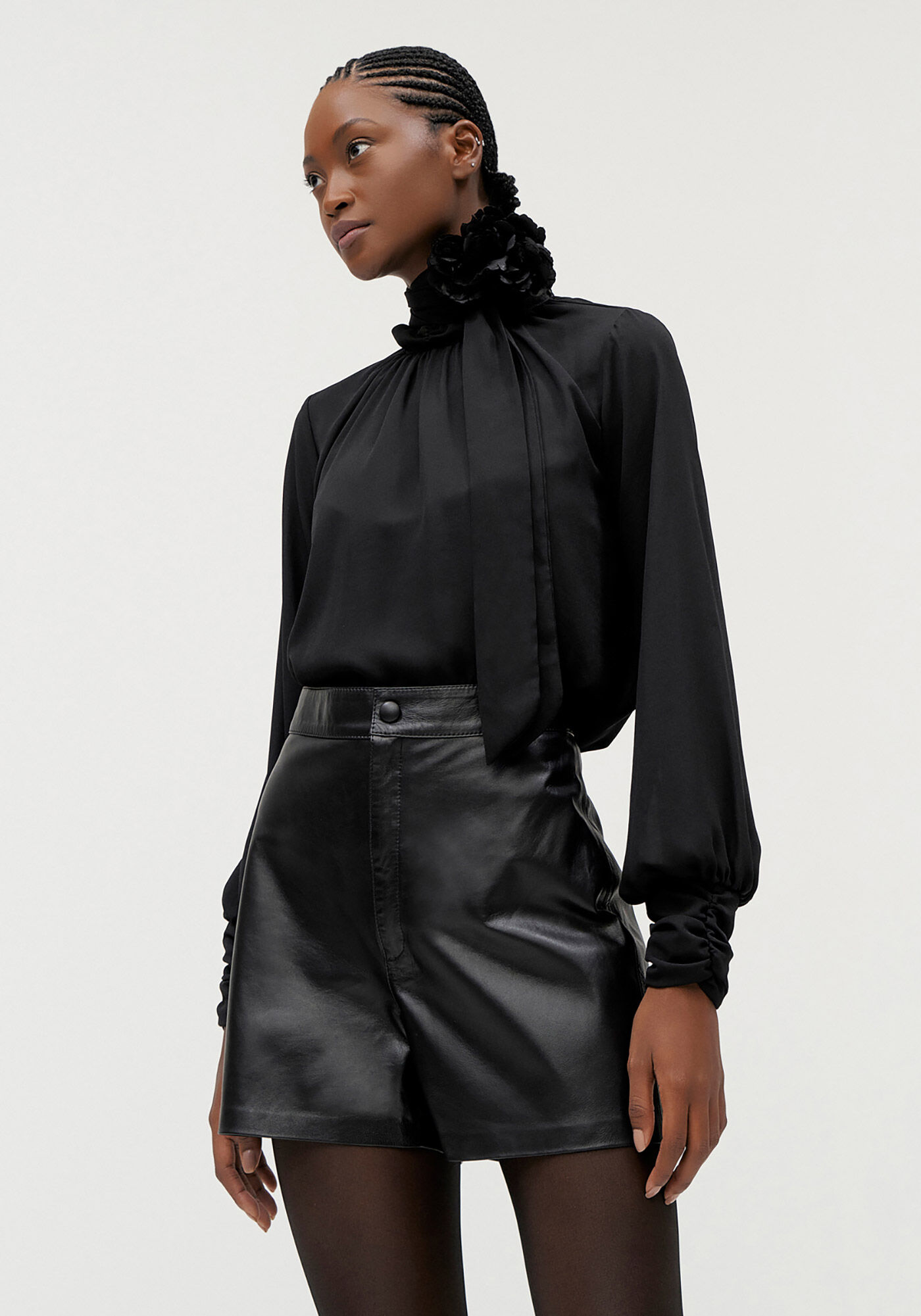 Shorts em Couro com Cintura Alta, , large.