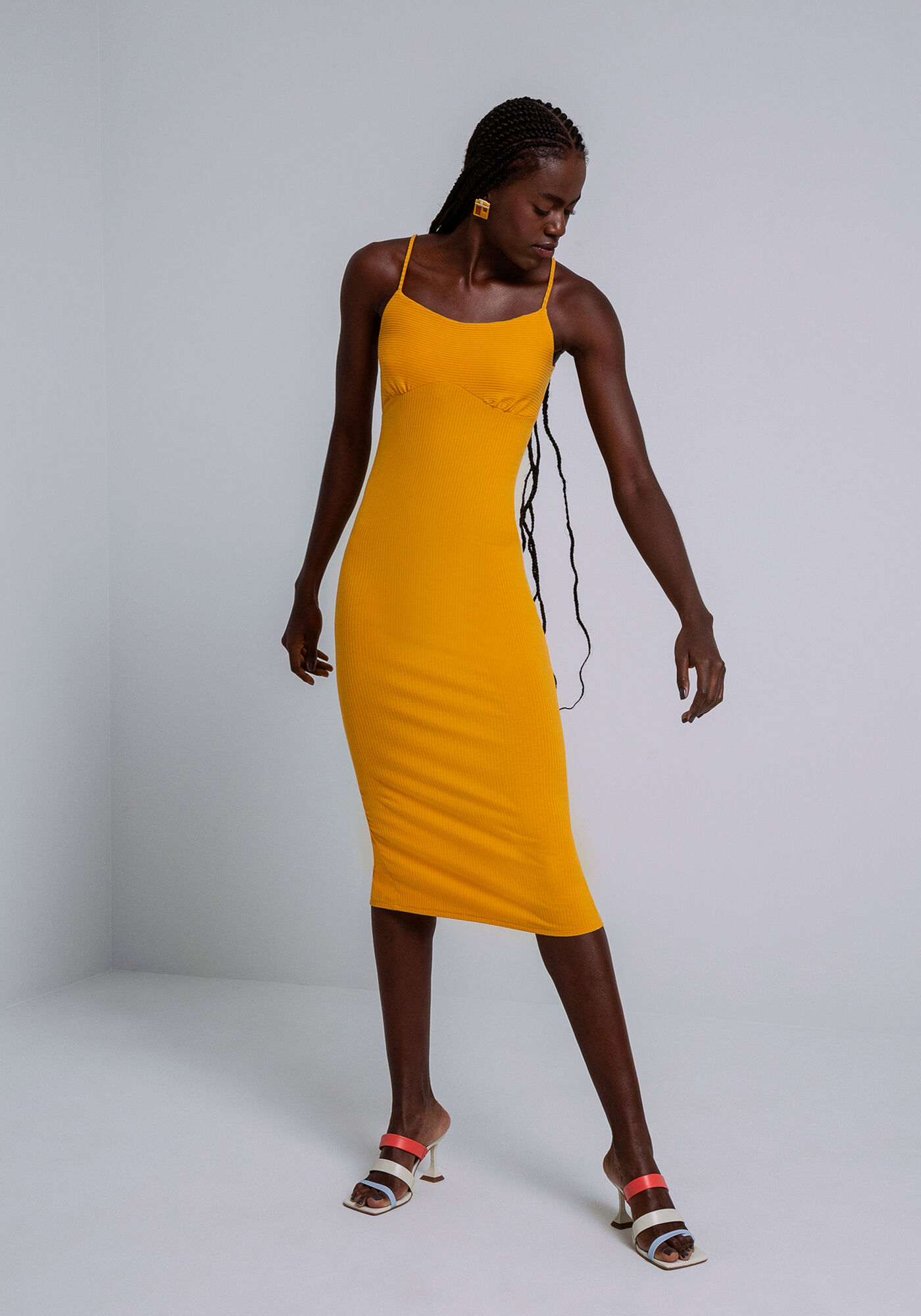 Vestido Midi Canelado com Recorte Busto Lez a Lez