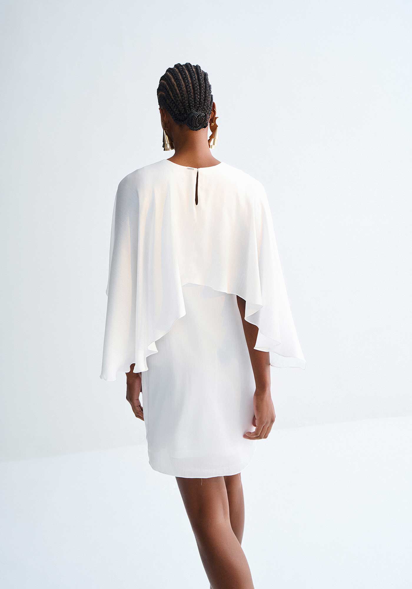 Vestido Curto M&aacute;xi Recorte Capa com Leve Acetinado, , large.