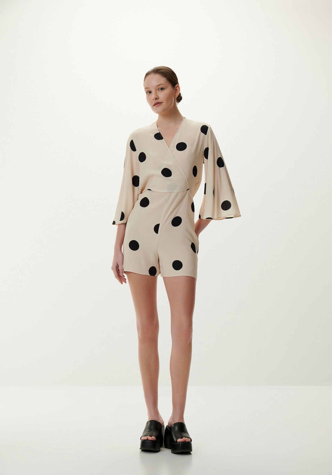 Macac&atilde;o Curto Estampado com Sobreposi&ccedil;&atilde;o Saia, , large.