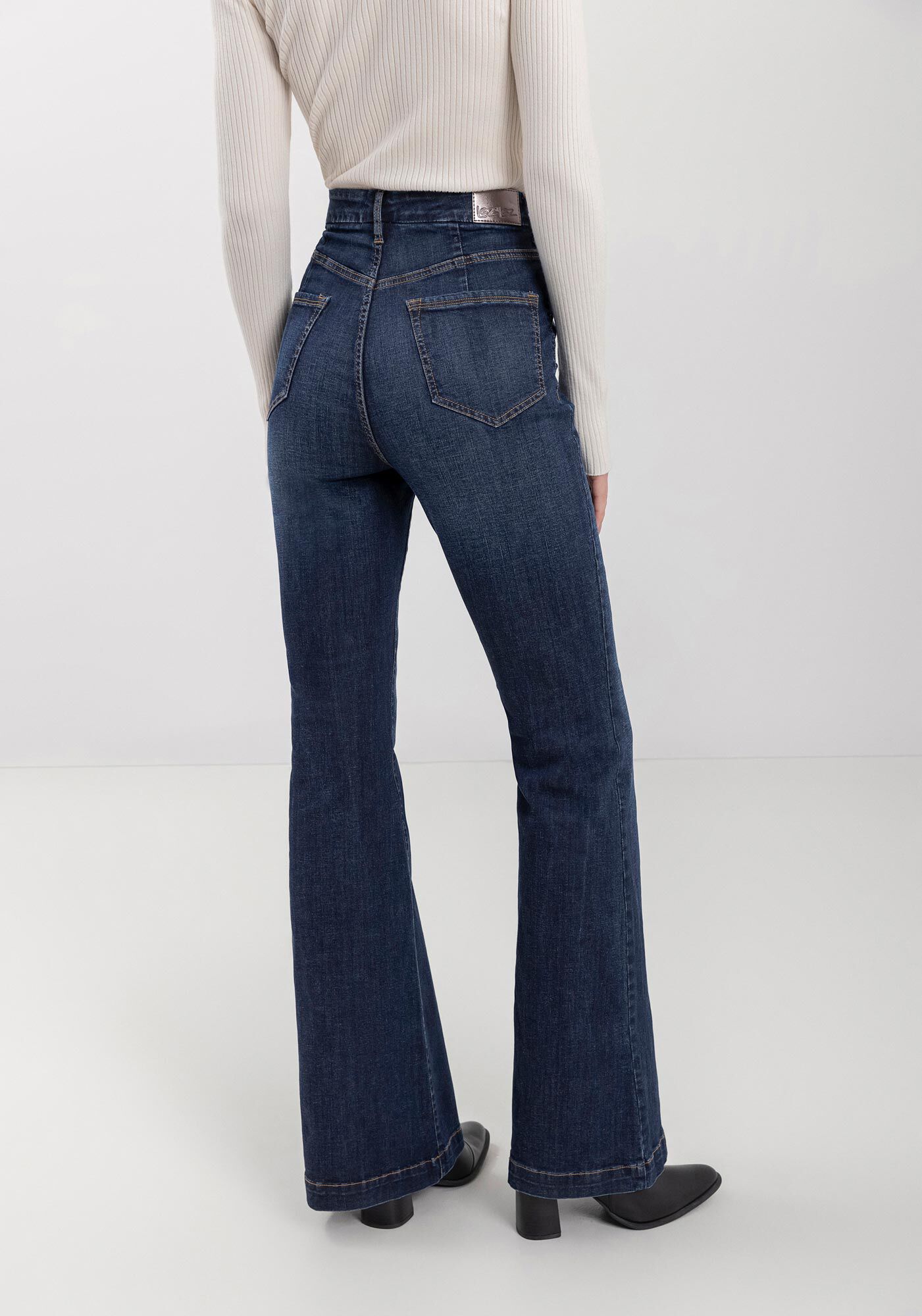 Cal&ccedil;a Jeans Flare Com Cintura Alta E Tecnologia Contour, JEANS, large.