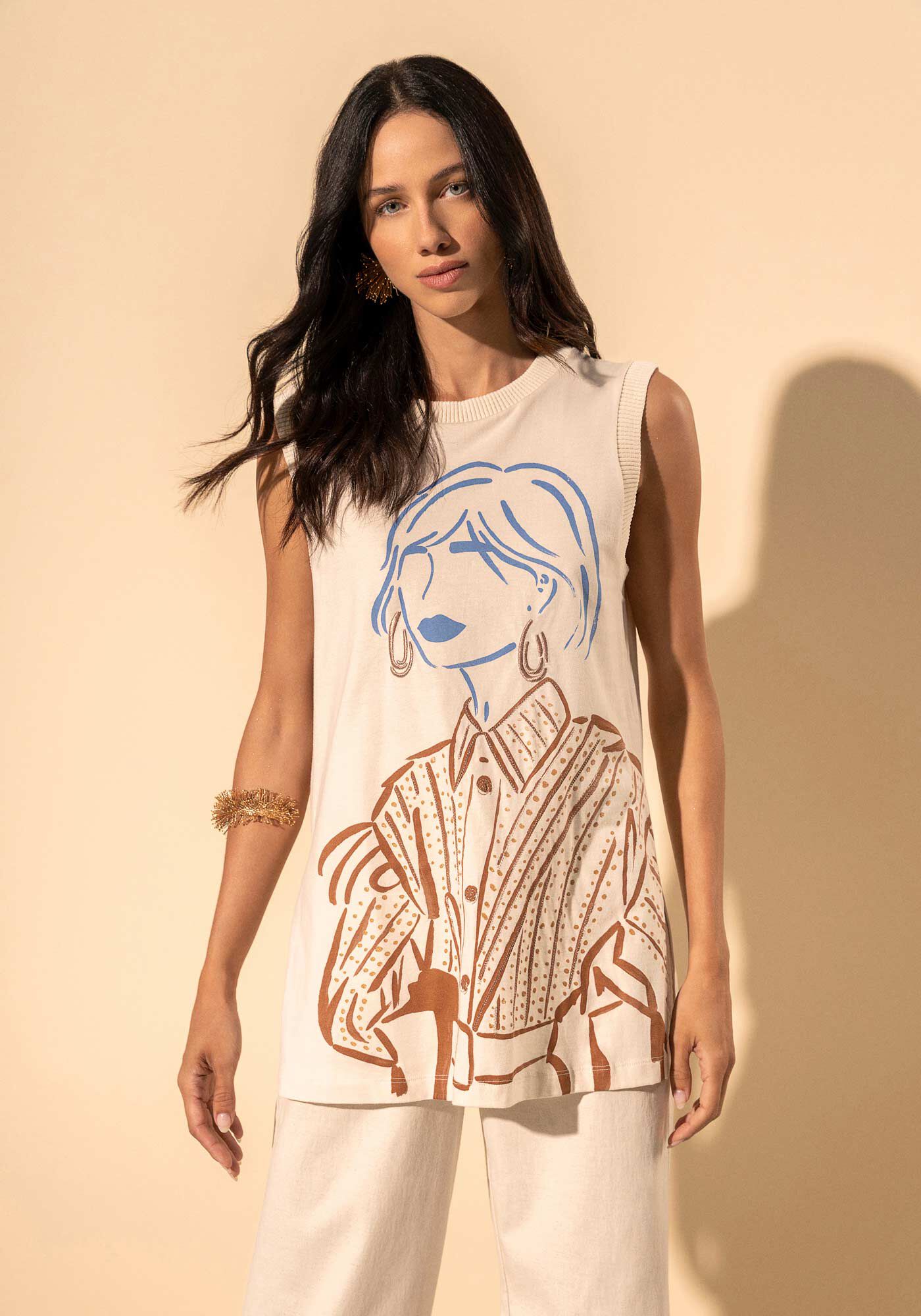 Blusa Alongada Com Estampa Localizada Em Malha Penteada, BEGE ALHAMBRA, large.