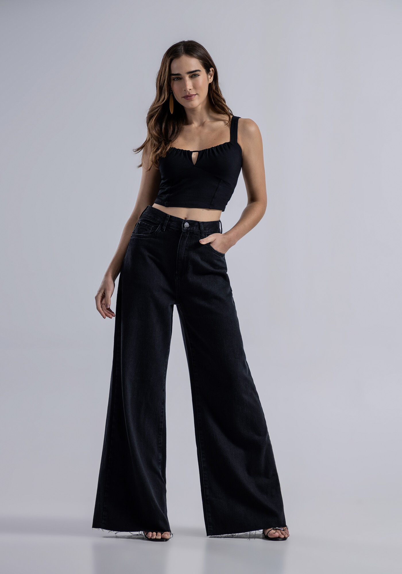 Blusa Cropped em Malha Vicenza com Recorte Busto, , large.