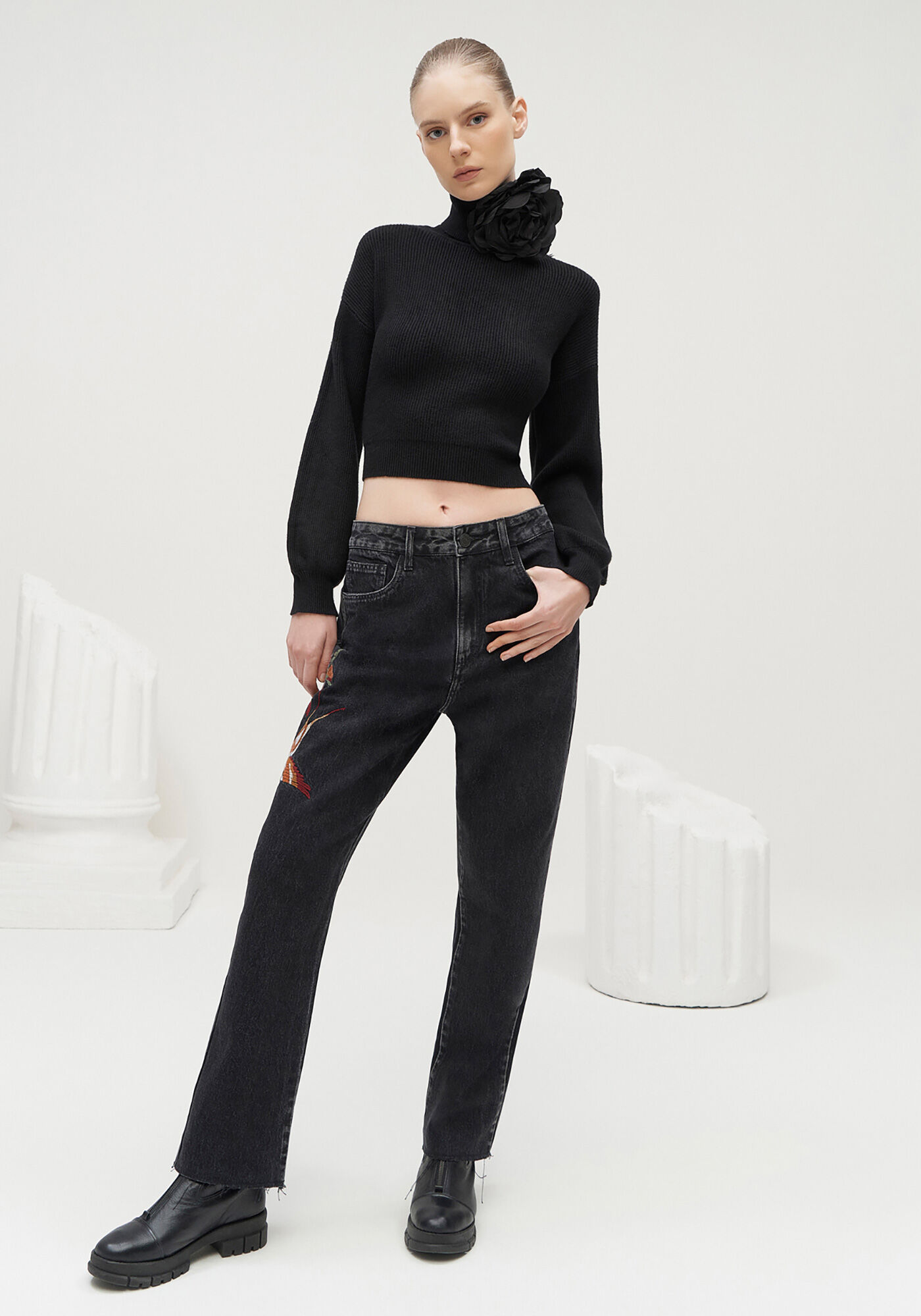 Cal&ccedil;a Jeans Reta Slim com Bordado P&aacute;ssaros, , large.