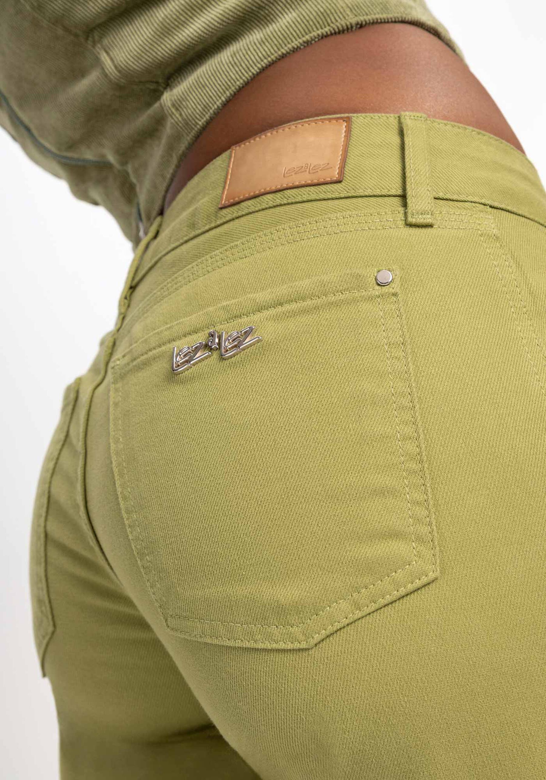 Calça Cargo Sarja com Cintura Baixa, . Calça Cargo Sarja com Cintura Baixa, , large.