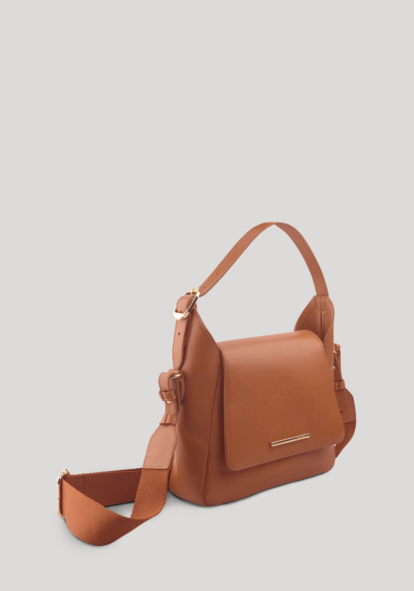 Bolsa M&eacute;dia Em Couro Com Aba Frontal E Dois Tipos De Al&ccedil;as, MARROM, large.