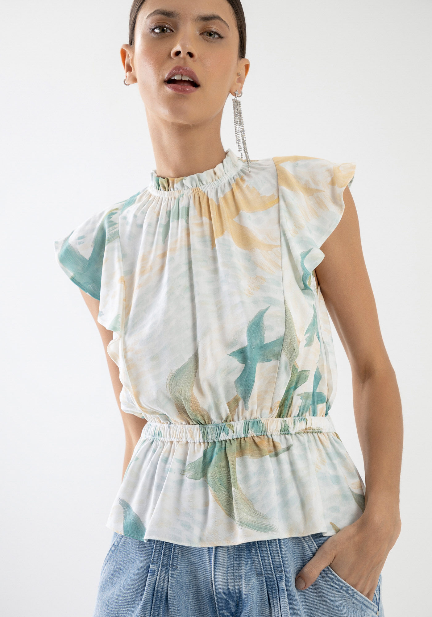 Blusa Estampada em Viscose com Babados, , large.