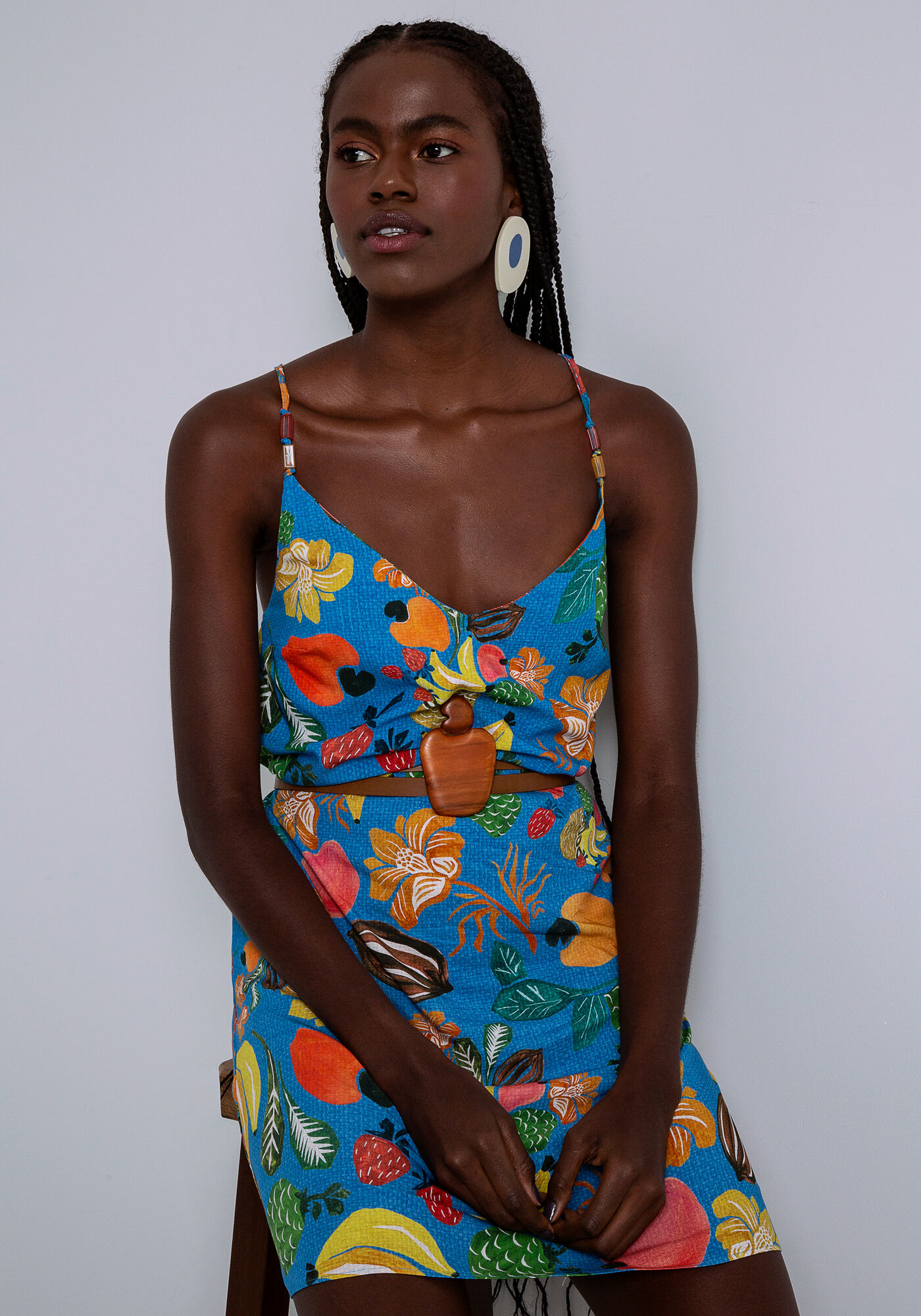 Vestido Curto em Viscose com Detalhe Al&ccedil;as, GRAVIOLA, large.