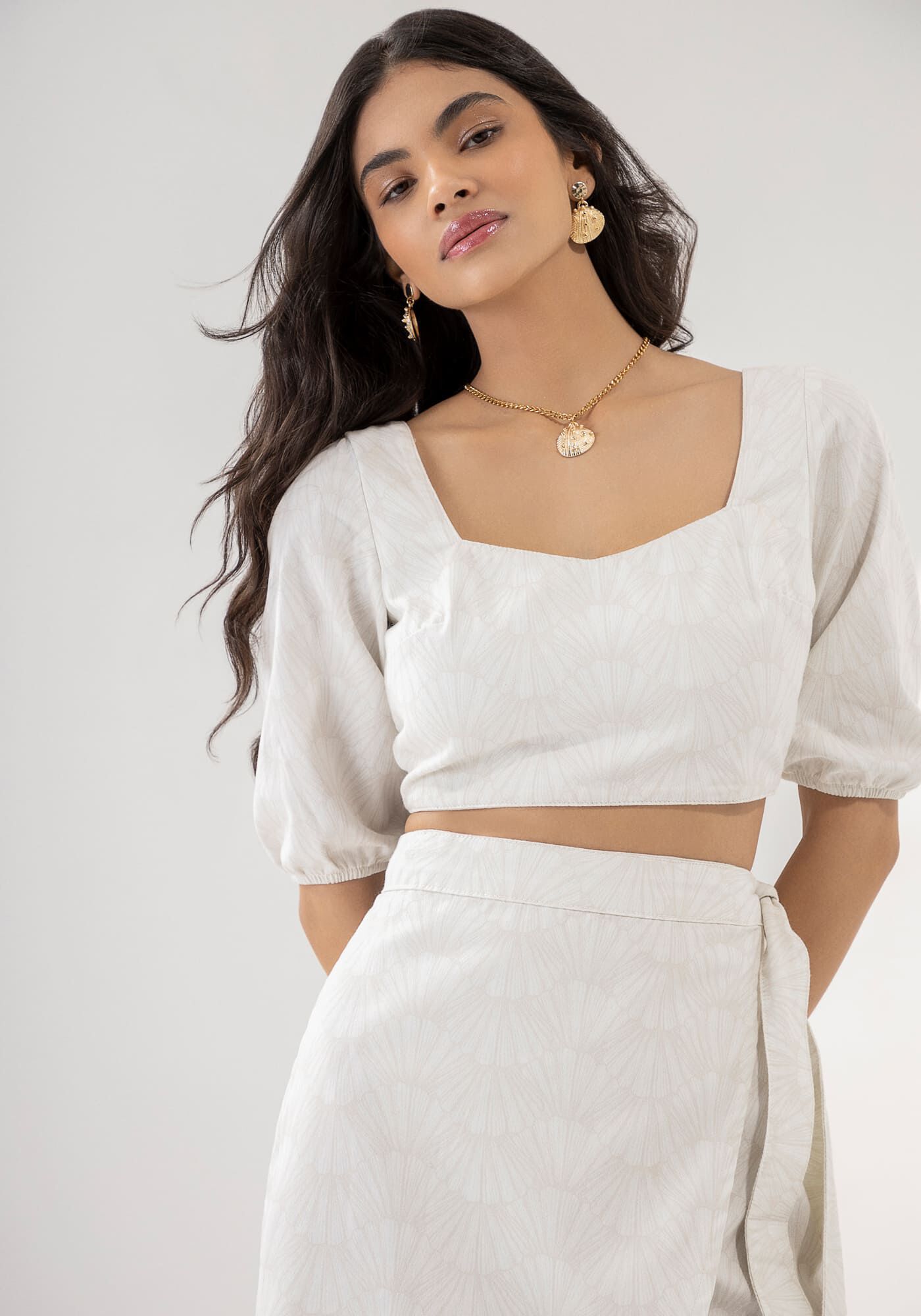 Blusa Sarja Cropped Estampada com Recorte Costas, BRANCO OFF WHITE, large.