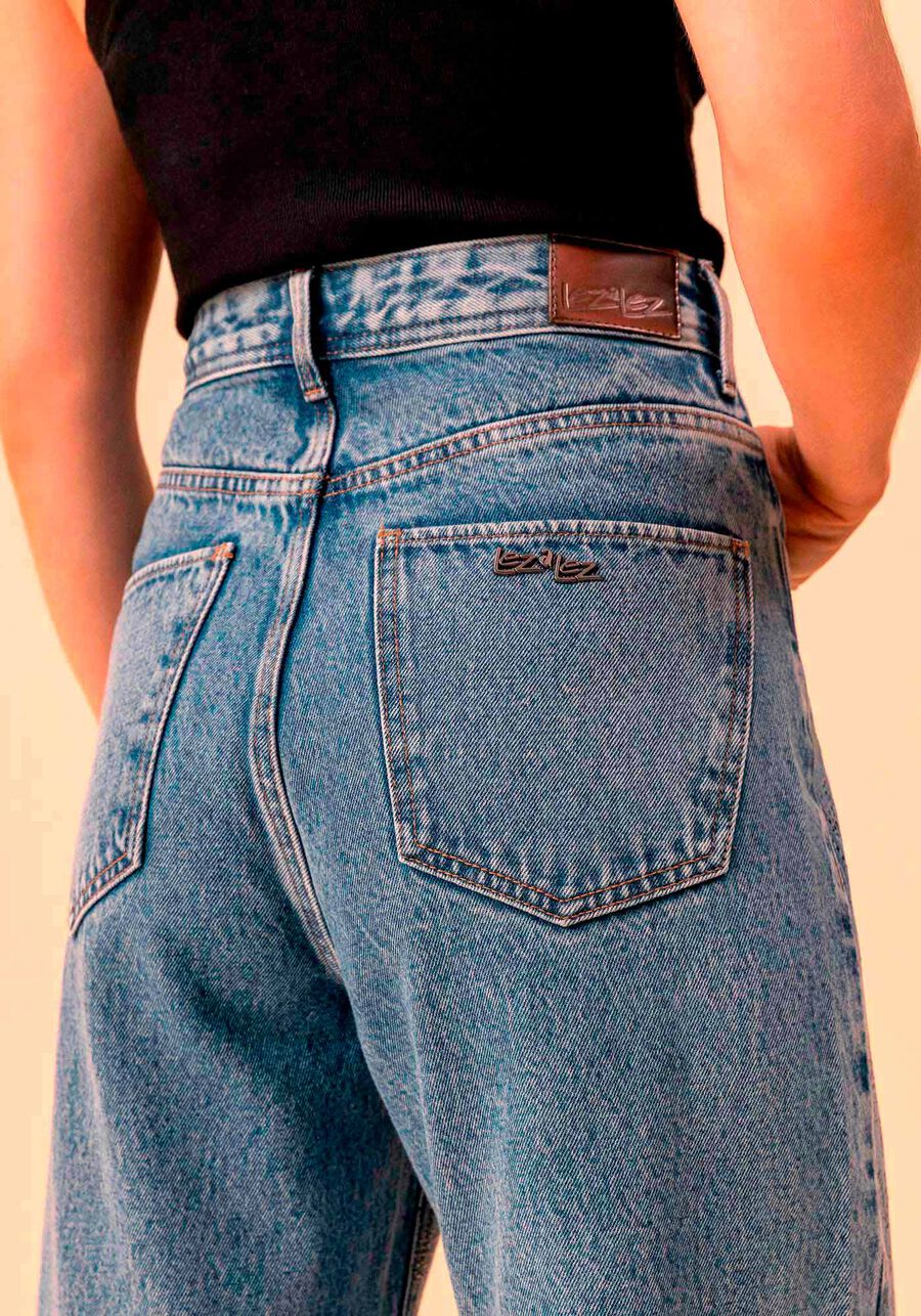 Calça Jeans Wide Leg Com Cintura Alta E Aplicações De Strass, JEANS. Calça Jeans Wide Leg Com Cintura Alta E Aplicações De Strass, JEANS, large.