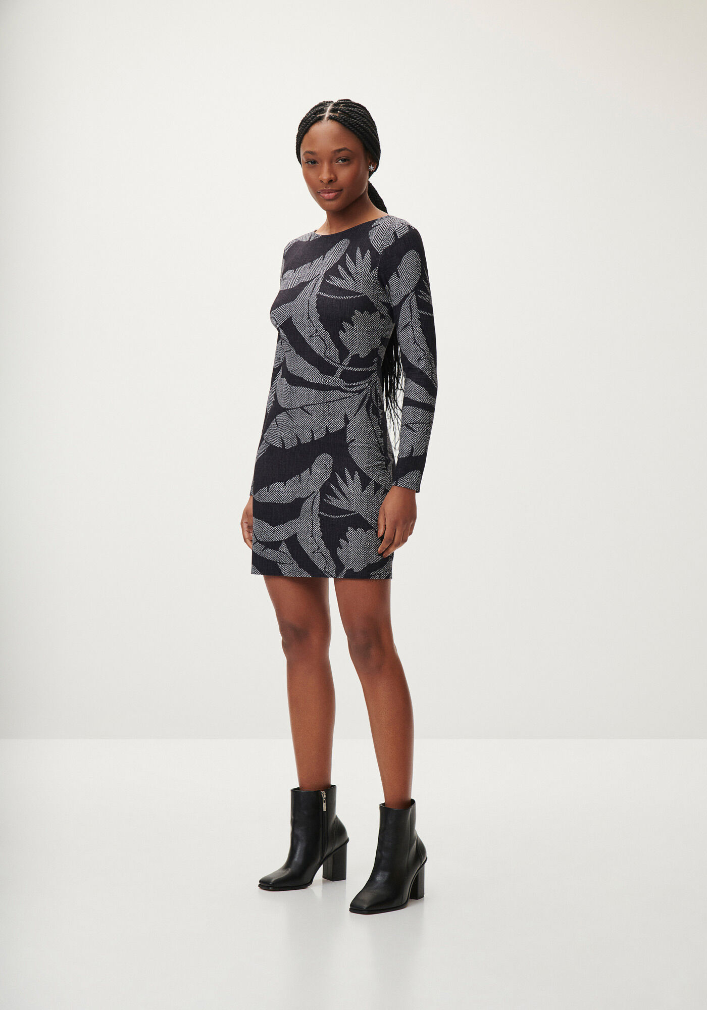 Vestido Curto Manga Longa Estampado com V Costas, , large.