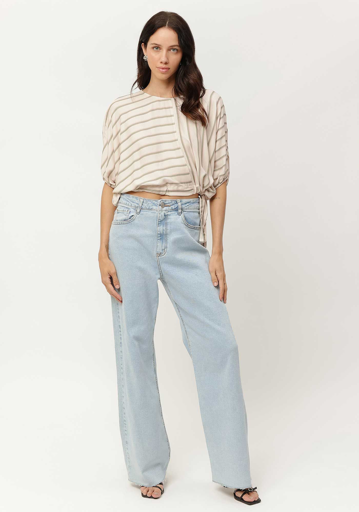 Blusa Cropped em Viscose com Amarra&ccedil;&atilde;o Barra, , large.