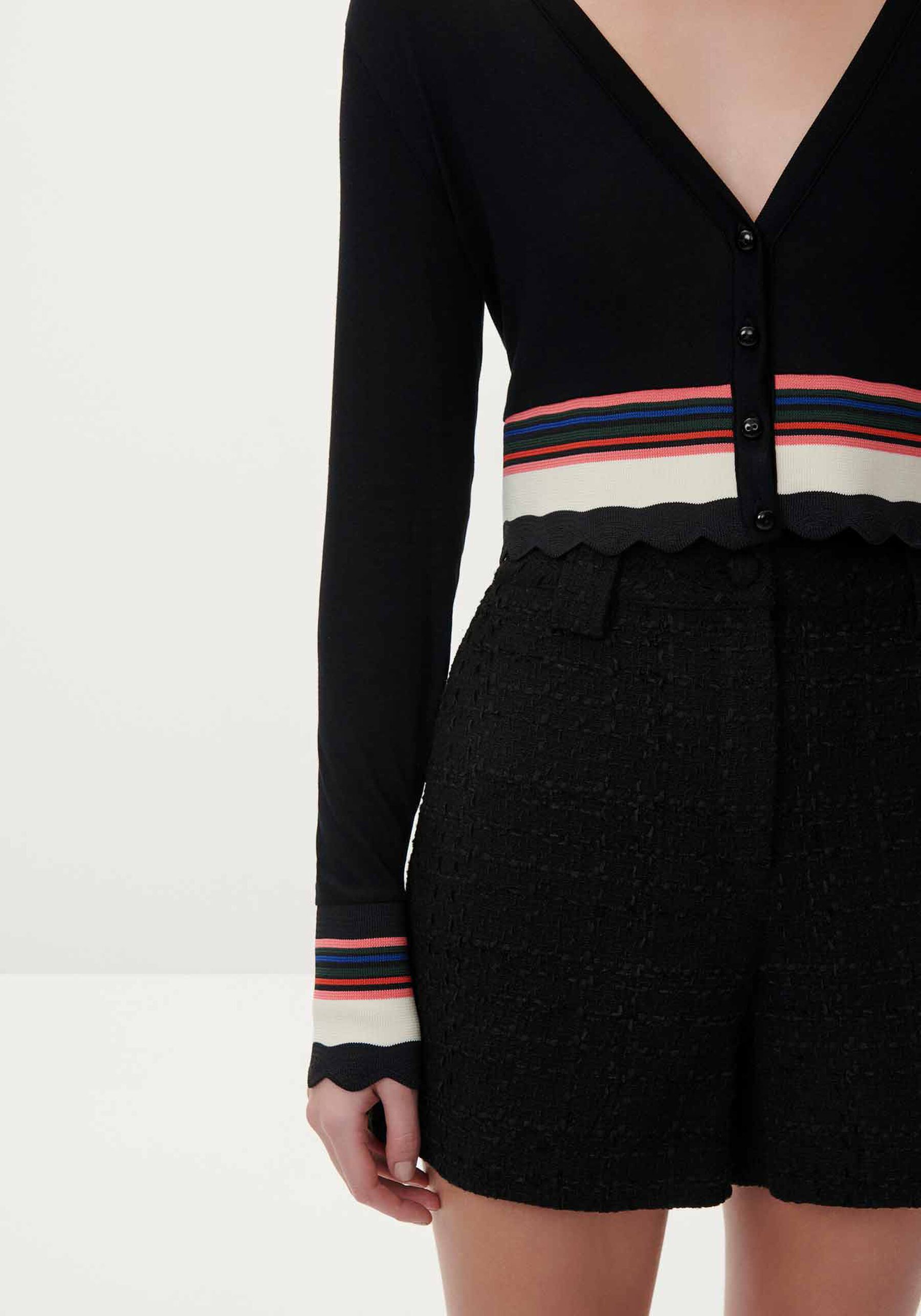 Cardigan Cropped em Malha com Retilínea, . Cardigan Cropped em Malha com Retilínea, , large.