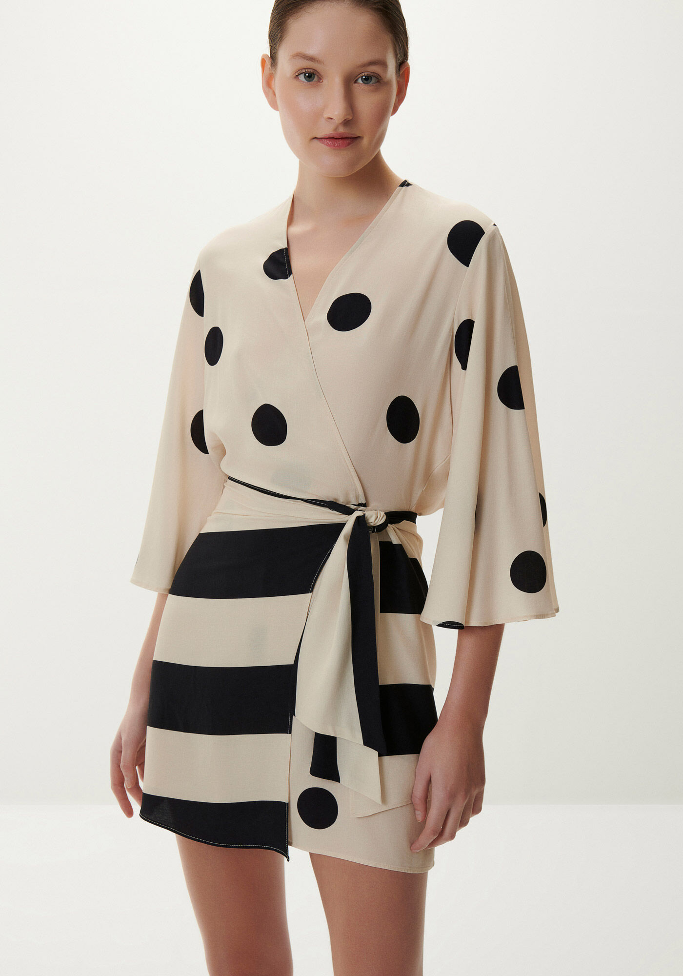 Macac&atilde;o Curto Estampado com Sobreposi&ccedil;&atilde;o Saia, , large.