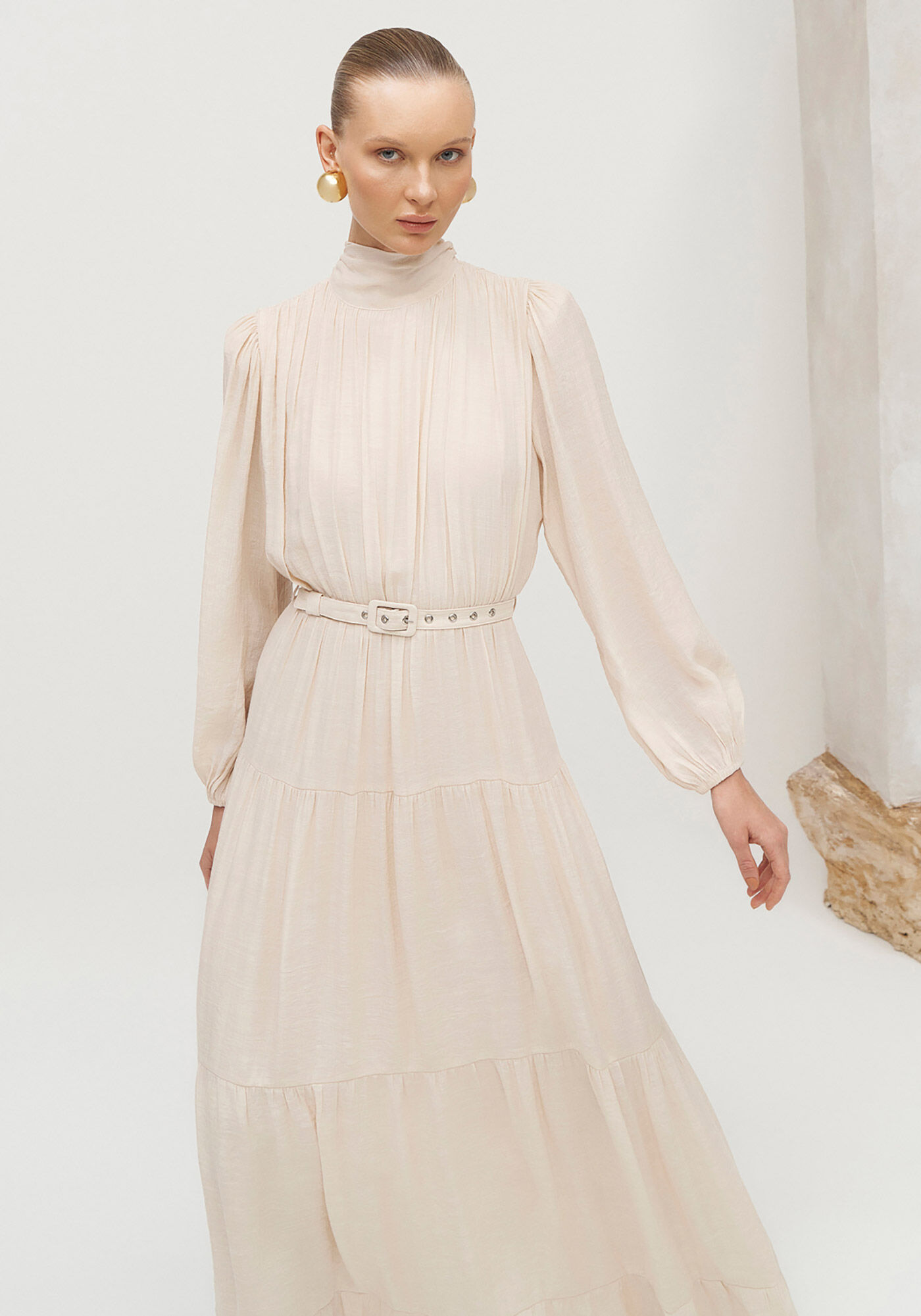 Vestido Longo Gola Alta em Shantung com Cinto, , large.