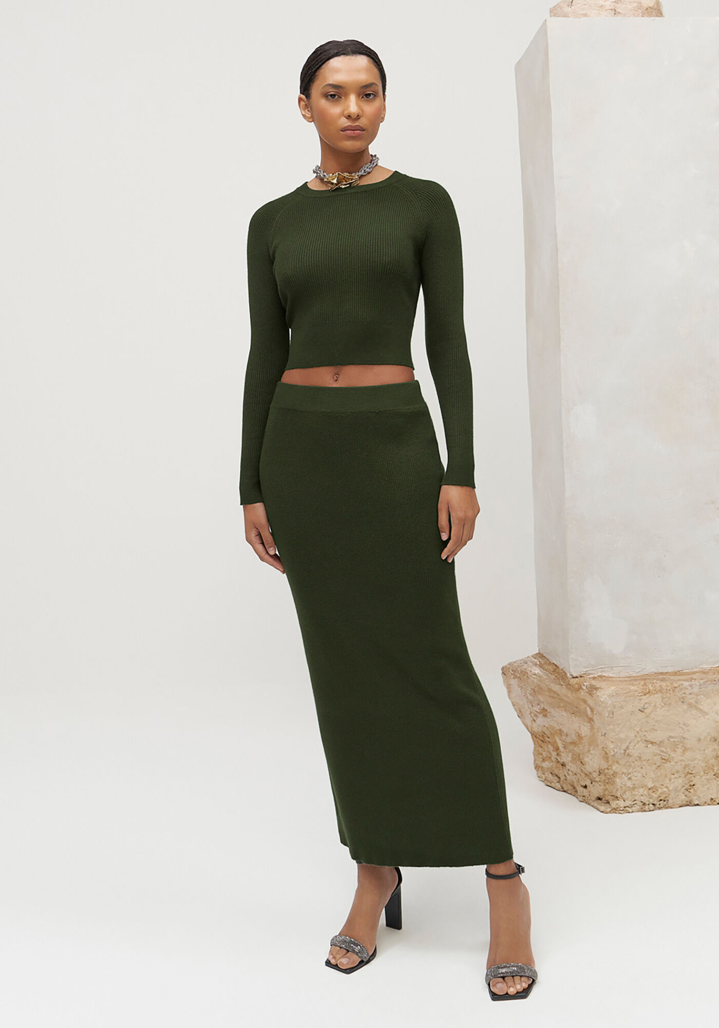 Conjunto em Tric&ocirc; com Blusa Manga Longa e Saia Midi, VERDE TURFA, large.