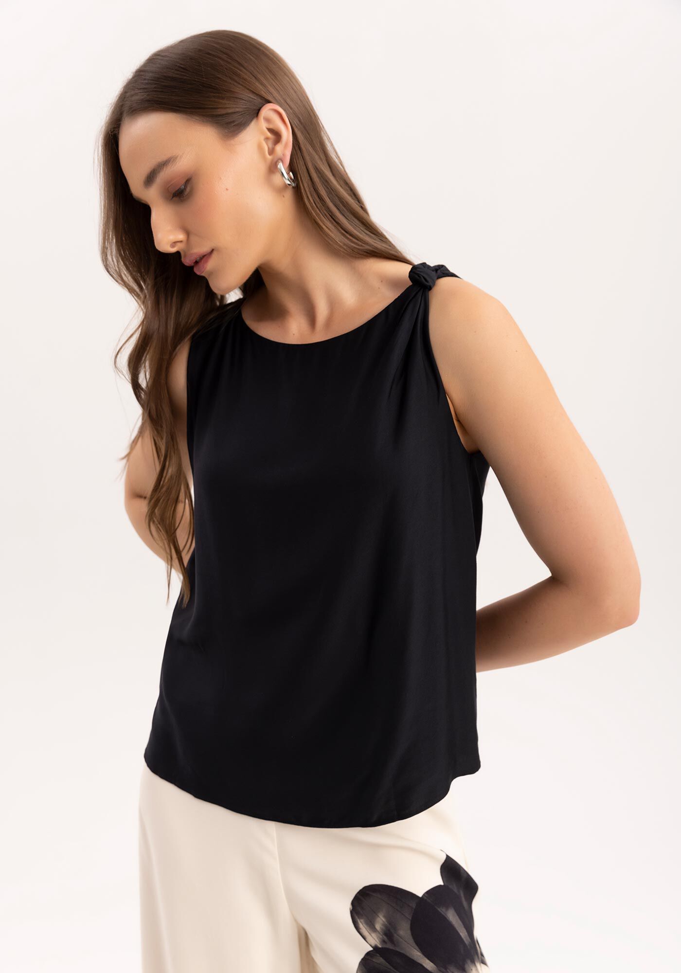 Blusa em Tecido com Recorte N&oacute; Ombro, , large.