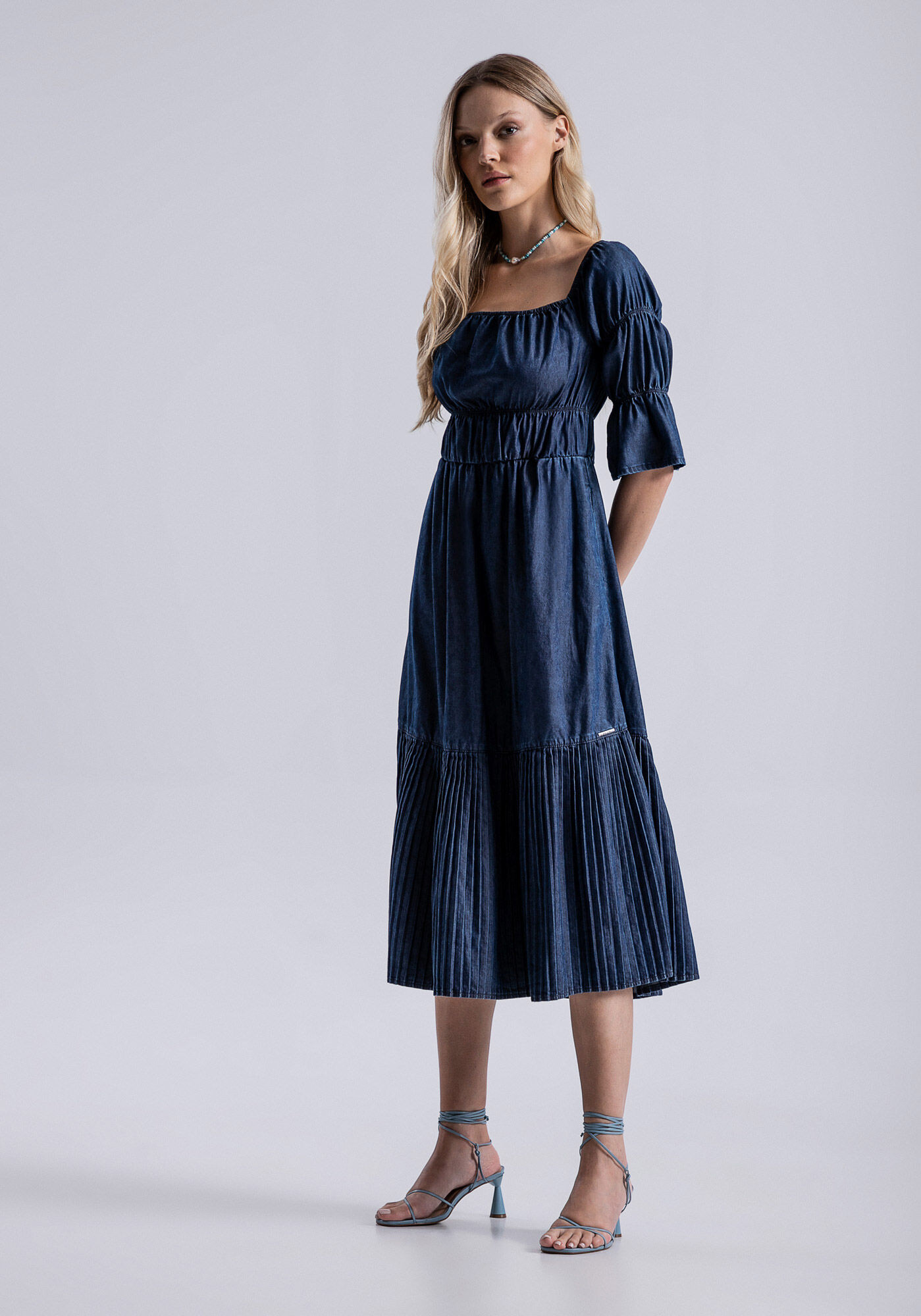 Vestido Jeans Midi com Recorte Plissado, JEANS, large.