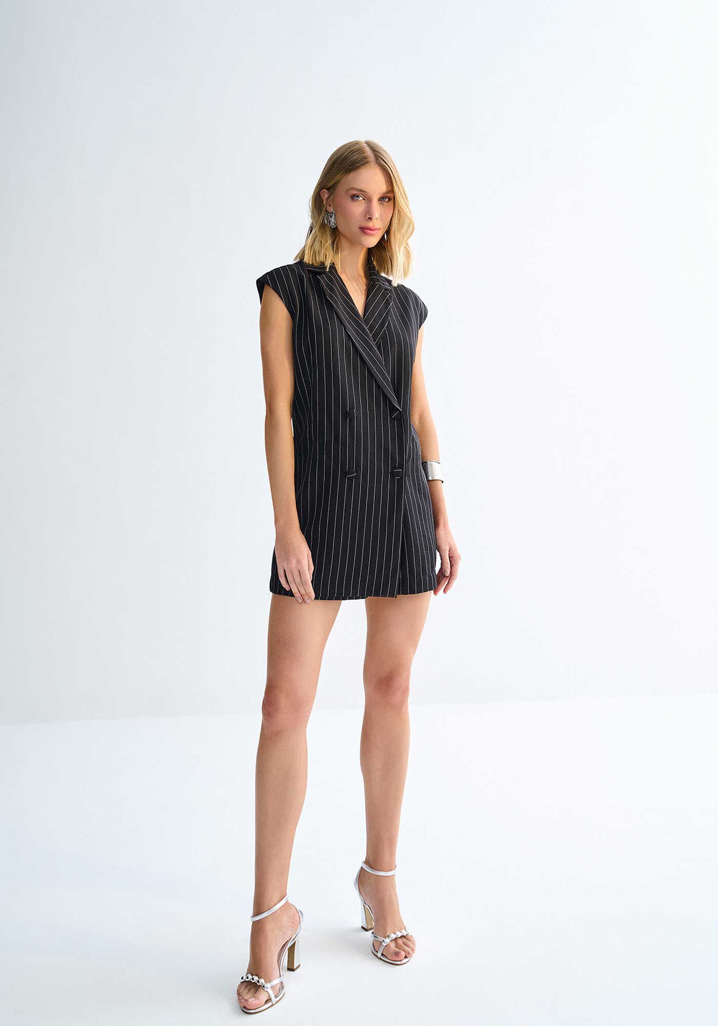 Macac&atilde;o Curto Blazer Alfaiataria Risca de Giz, , large.