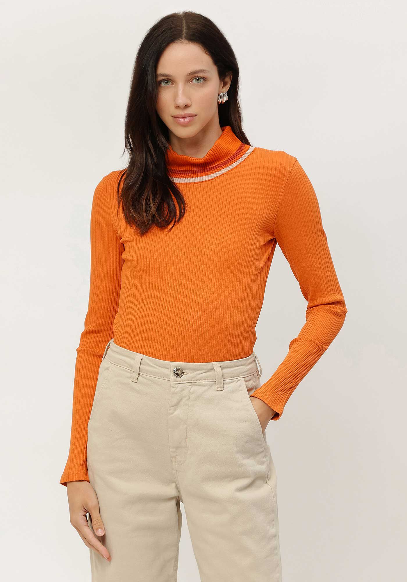 Blusa Manga Longa com Gola Alta em Retil&iacute;nea, , large.