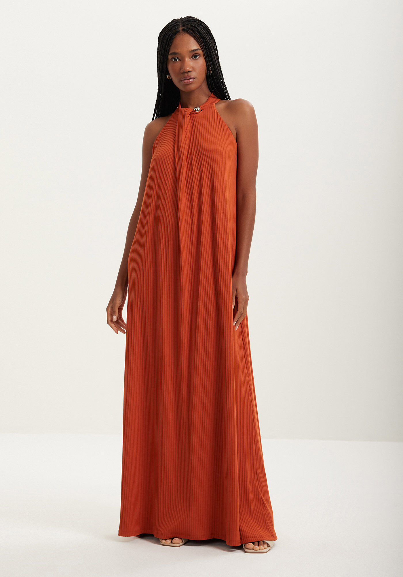 Vestido Longo Com Enfeite Na Gola Em Malha Canelada, MARROM SANDALWOOD, large.