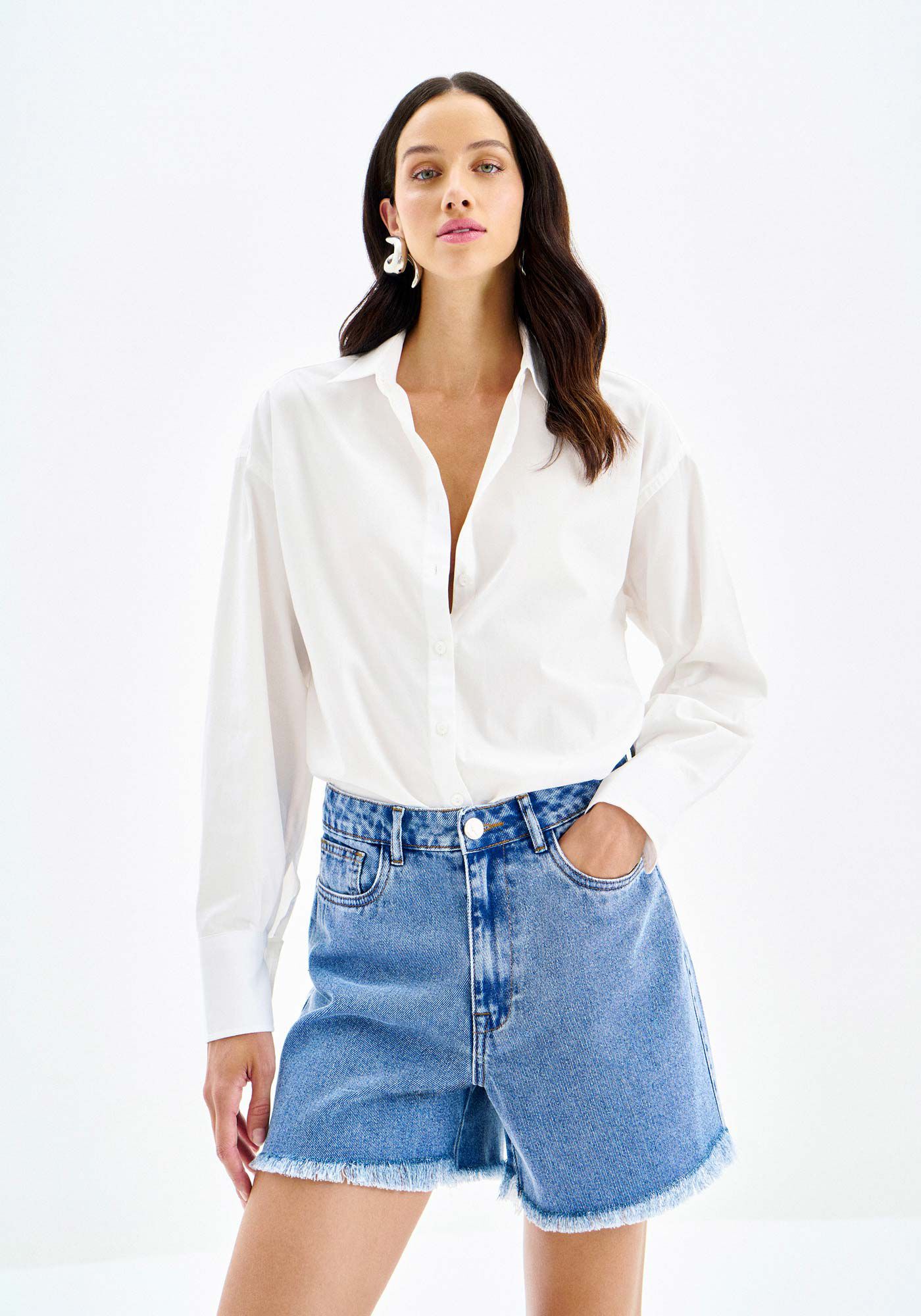 Shorts Jeans Mom Cintura Alta com Barra Desfiada, JEANS, large.