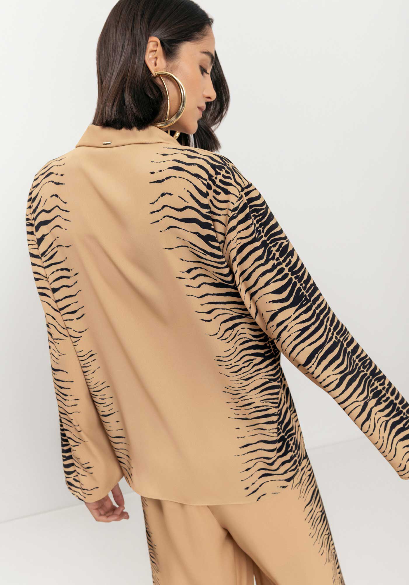 Camisa Fluida Estampada De Mangas Longas Com Bot&otilde;es, , large.