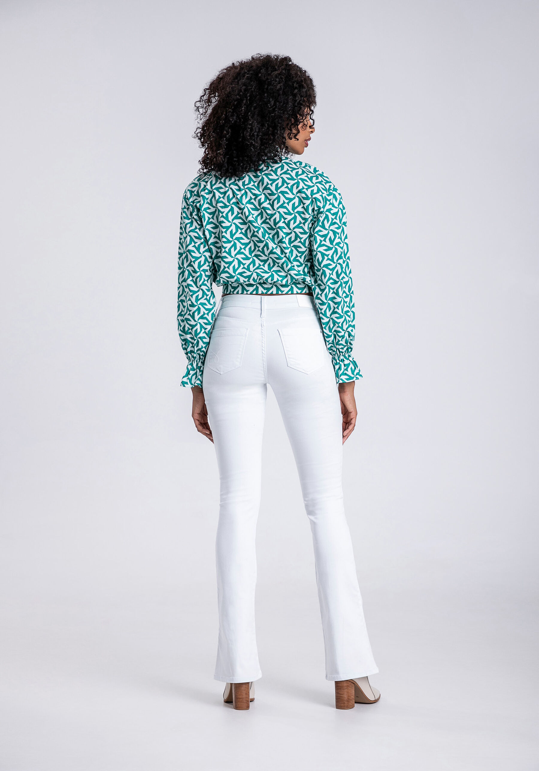 Blusa em Viscose com Botões Máxi, CATAVENTO. Blusa em Viscose com Botões Máxi, CATAVENTO, large.