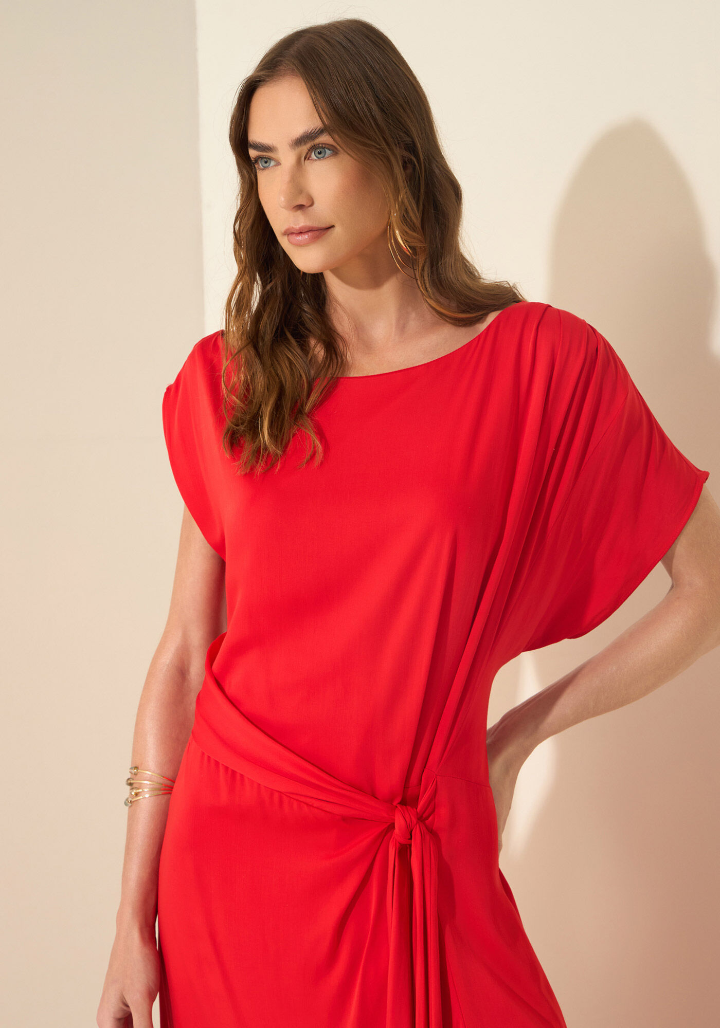 Vestido Longo De Mangas Curtas Com Decote Assim&eacute;trico, VERMELHO POWER, large.