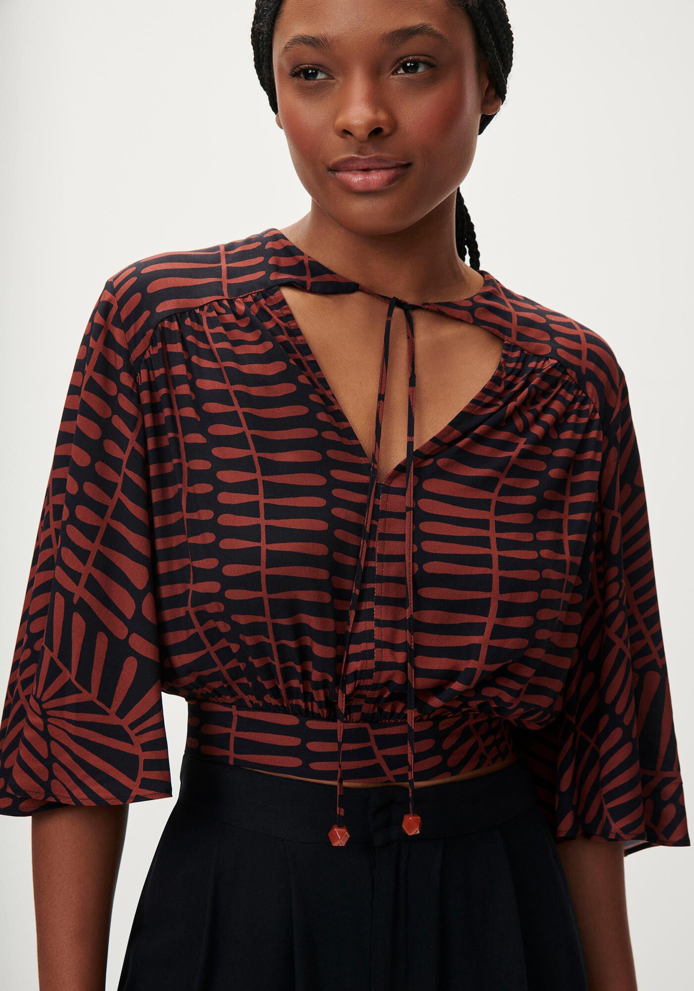 Blusa Cropped Estampada com Manga Flare Lez a Lez