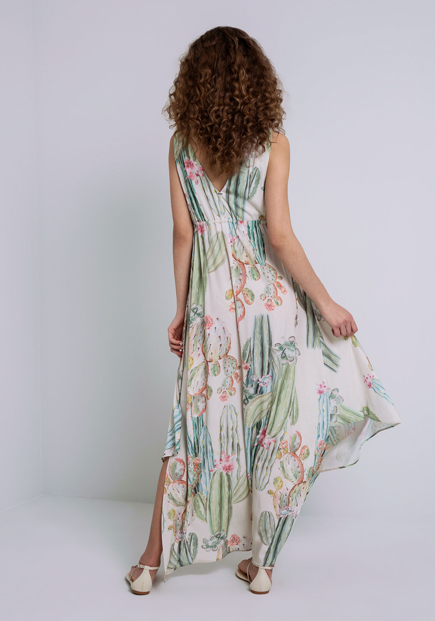 Vestido Longo em Viscose com Barra Assim&eacute;trica, , large.