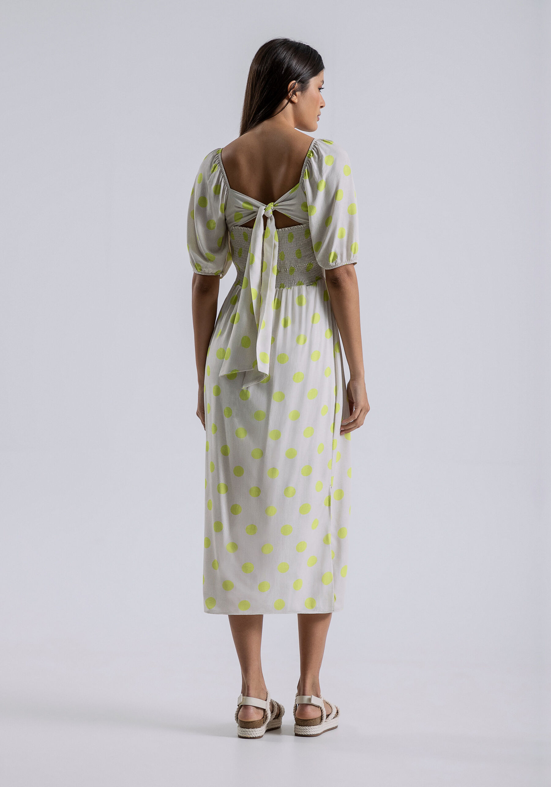 Vestido Midi Estampado com Laço Costas, BOLHAS. Vestido Midi Estampado com Laço Costas, BOLHAS, large.