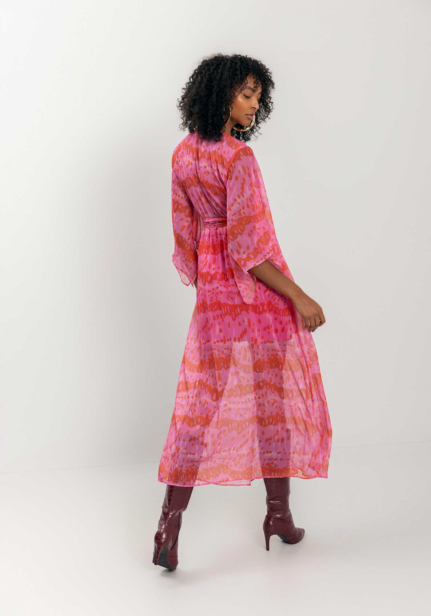 Vestido Ch&aacute; Estampado Com Mangas Amplas E Faixa, , large.