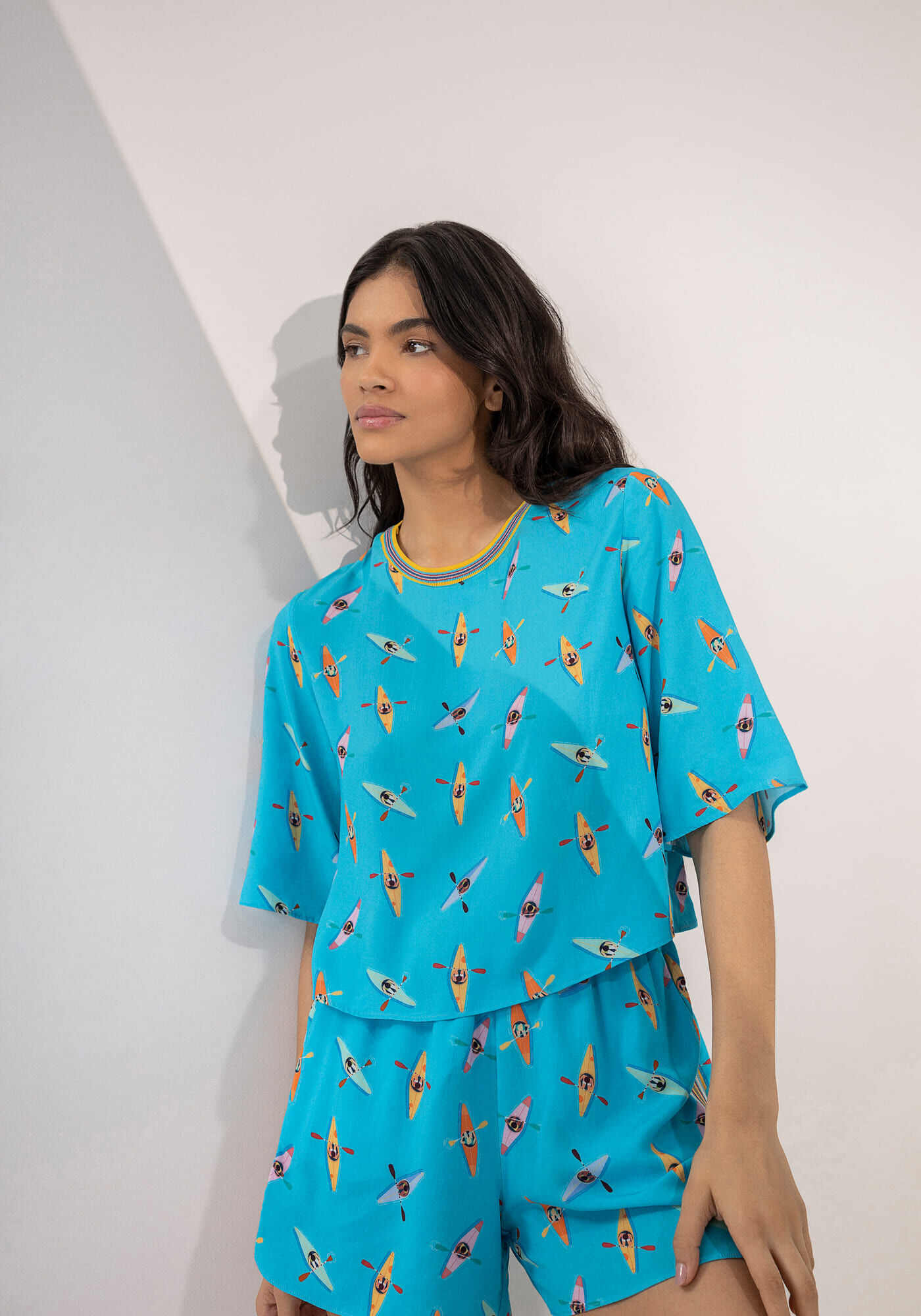 Blusa Ampla em Viscose Estampada com Retil&iacute;nea, , large.