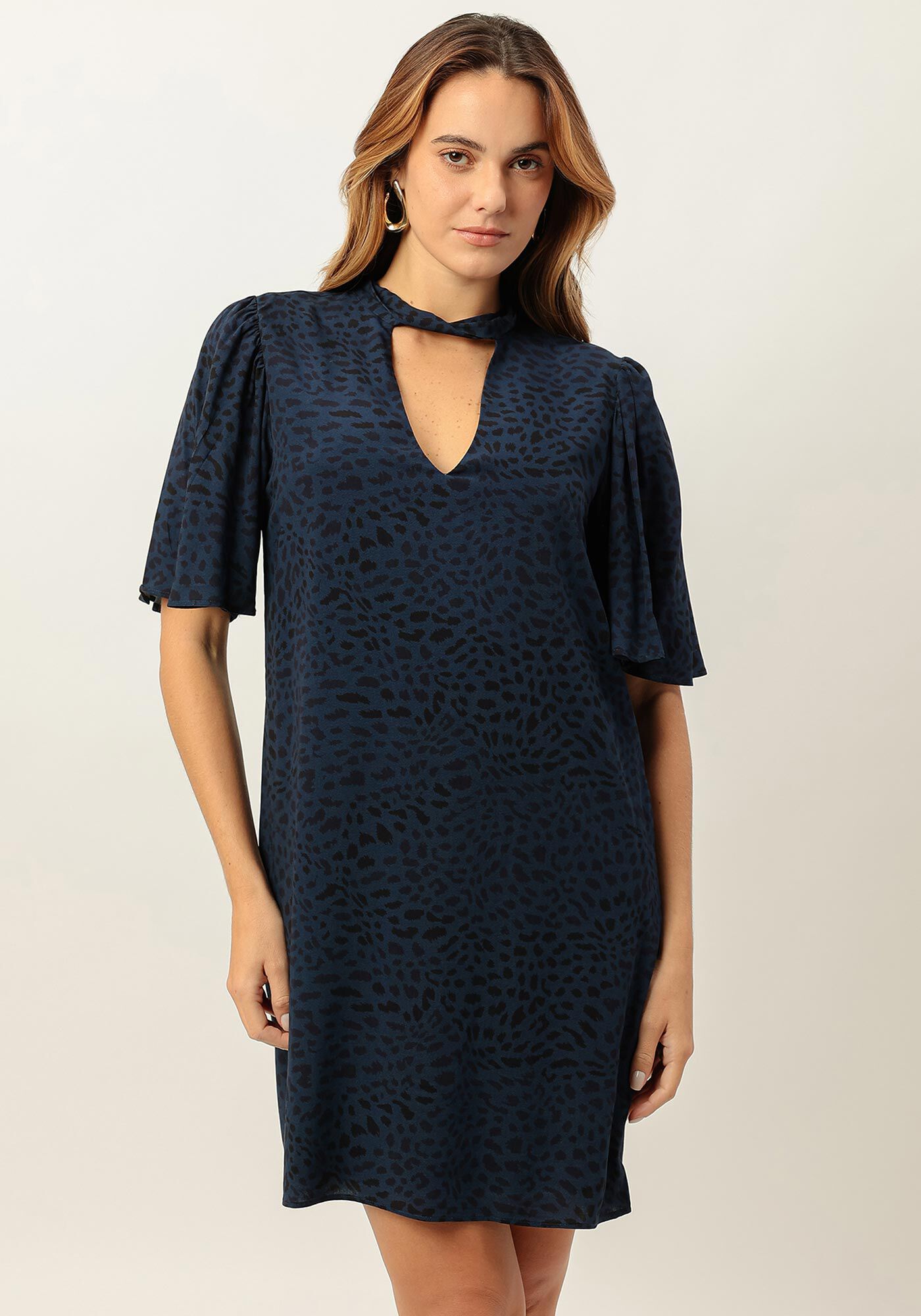 Vestido Curto Estampado em Viscose com Cut Decote, , large.