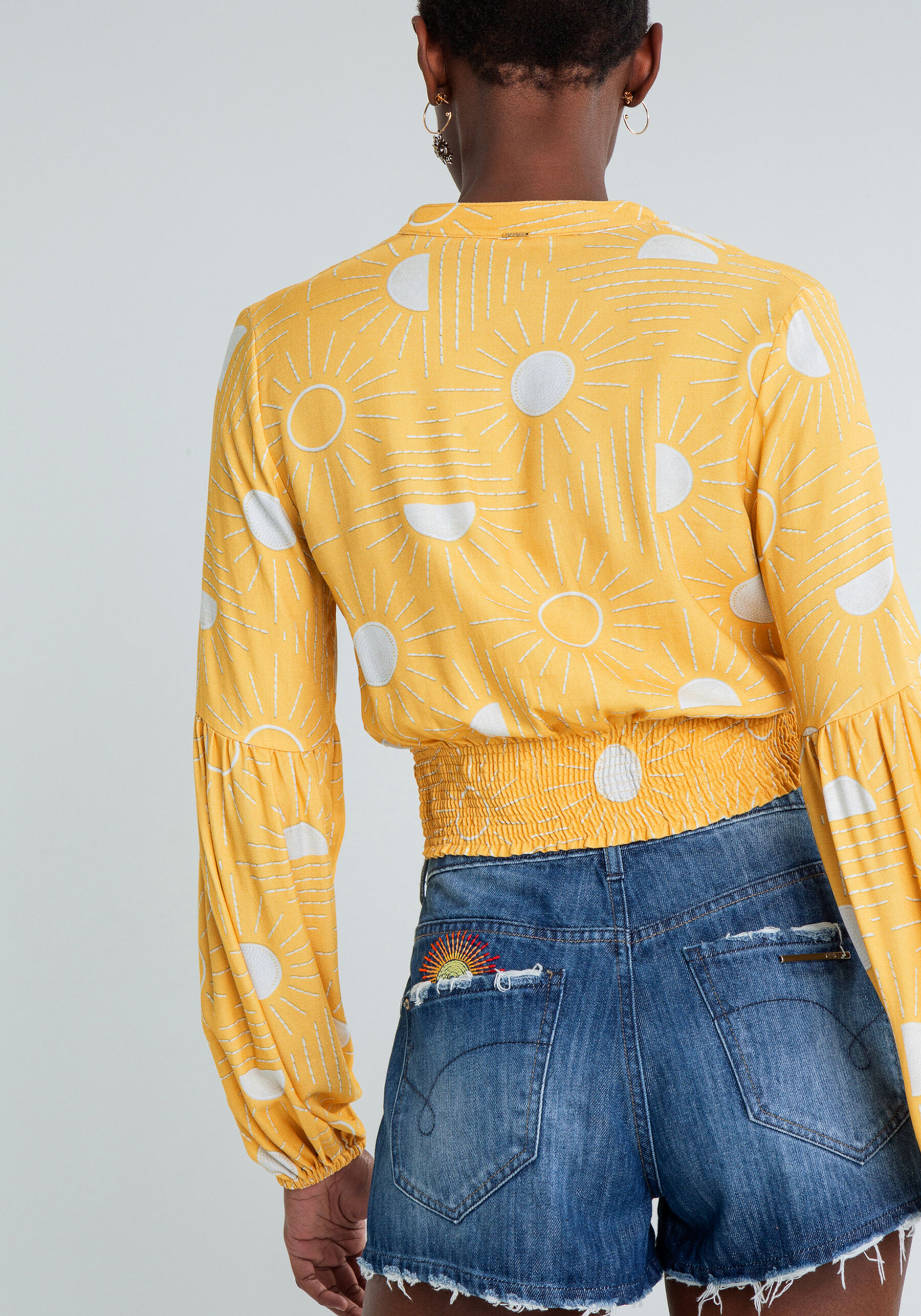 Blusa Cropped Manga Bufante Estampa, SOLARES. Blusa Cropped Manga Bufante Estampa, SOLARES, large.