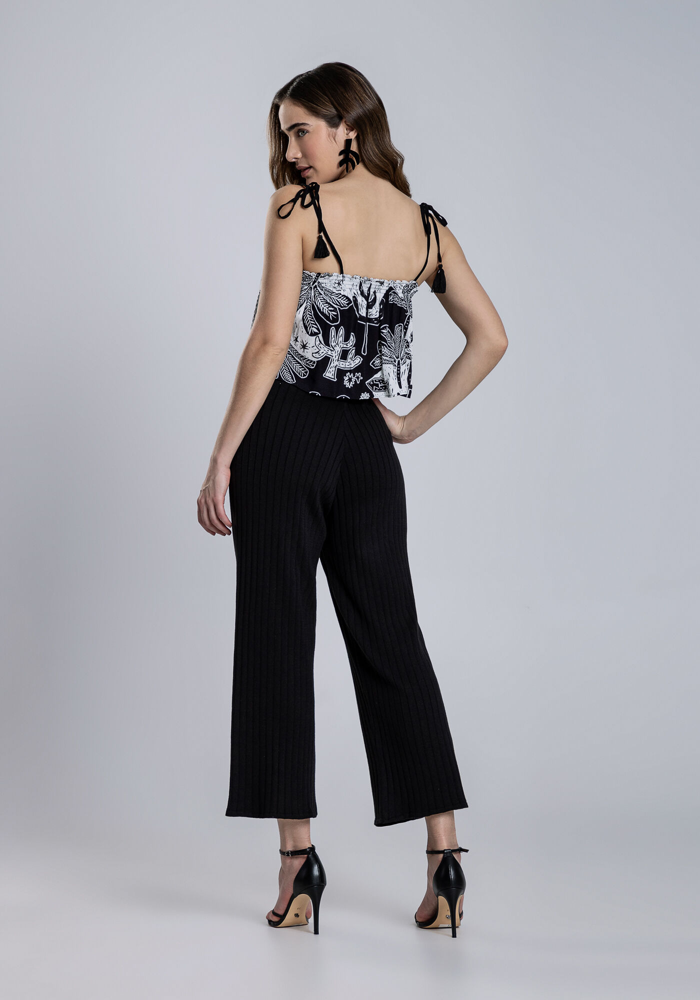 Cal&ccedil;a Pantacourt em Tric&ocirc; com CIntura M&eacute;dia, PRETO REATIVO, large.