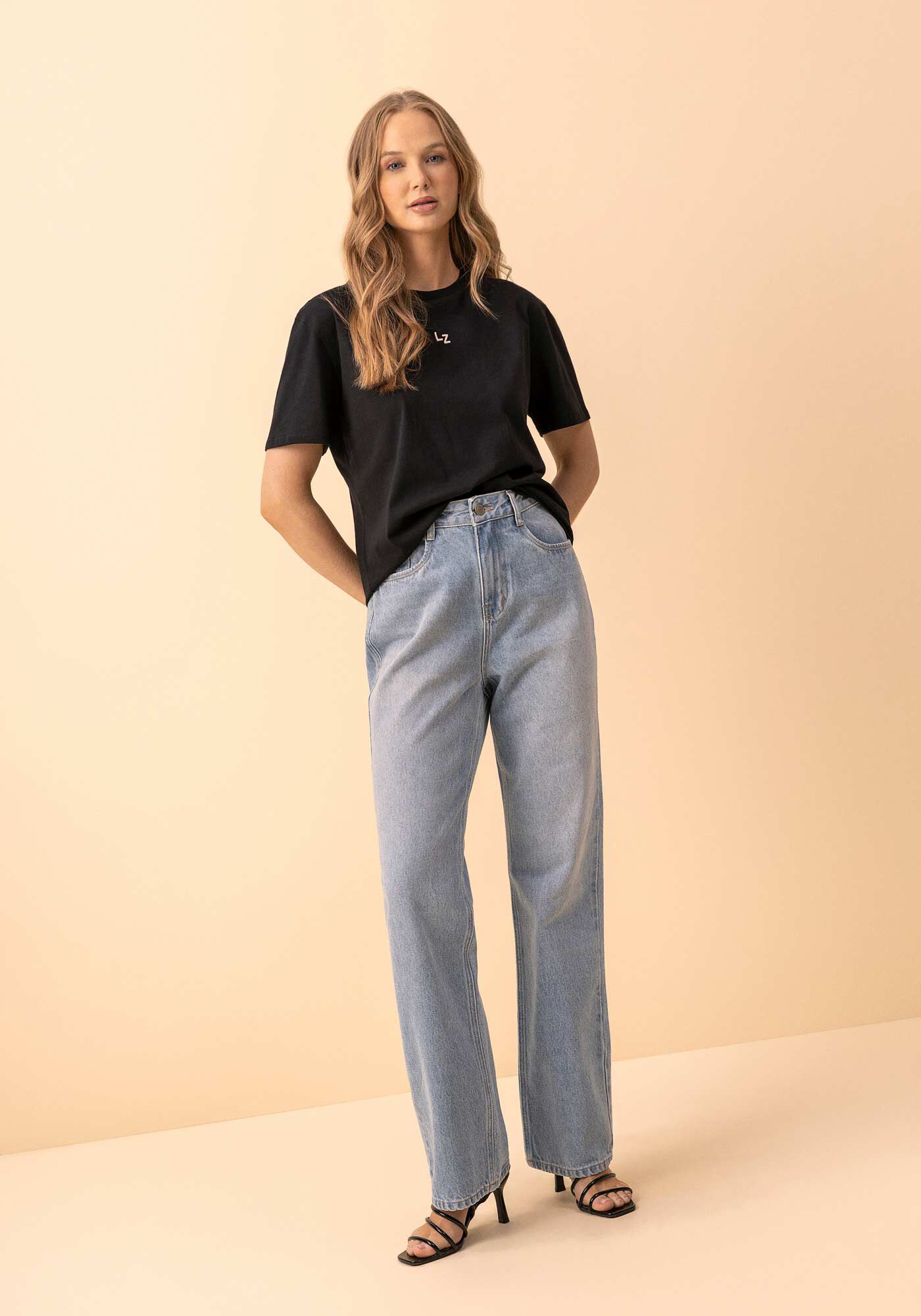 Cal&ccedil;a Jeans Reta Com Cintura Alta E Bolsos Funcionais, JEANS CLARO, large.