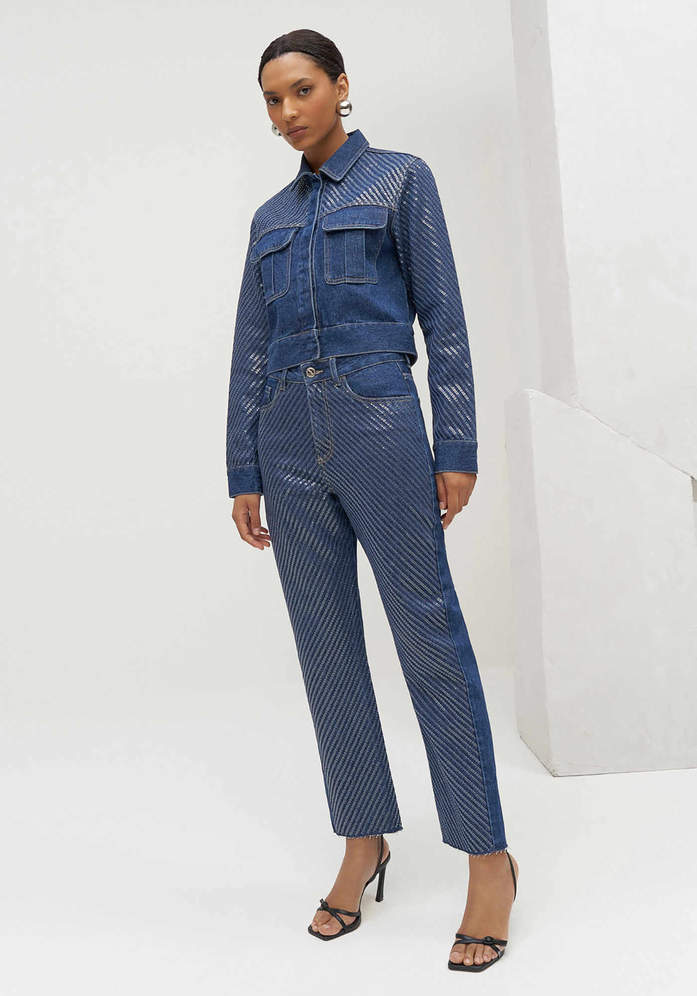 Jaqueta Jeans com Bolsos e Paet&ecirc;s, , large.