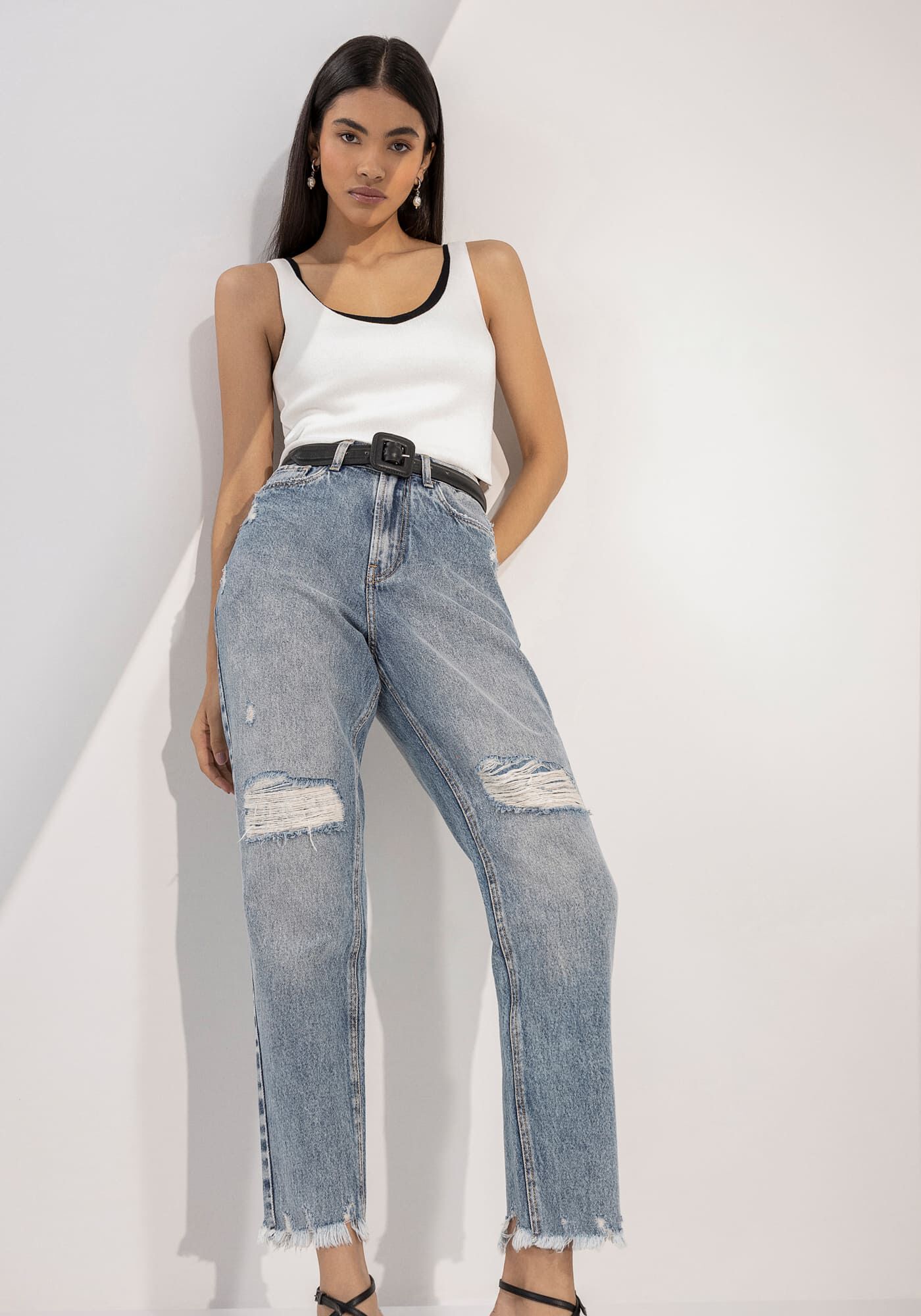 Cal&ccedil;a Jeans Mom Super Alta Cropped Destroyed, , large.