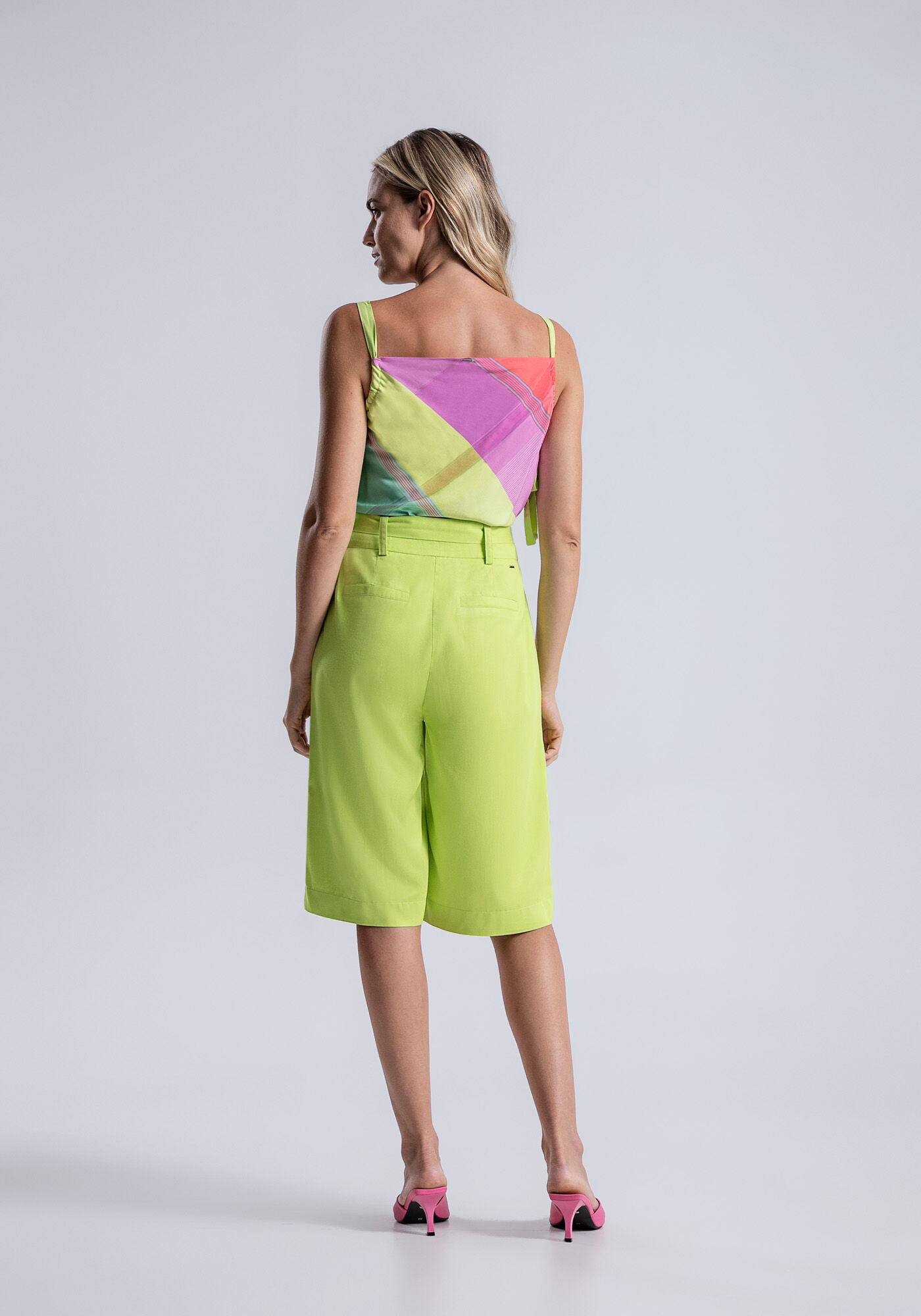 Bermuda Cintura M&eacute;dia em Tecido Plano com Cinto, , large.