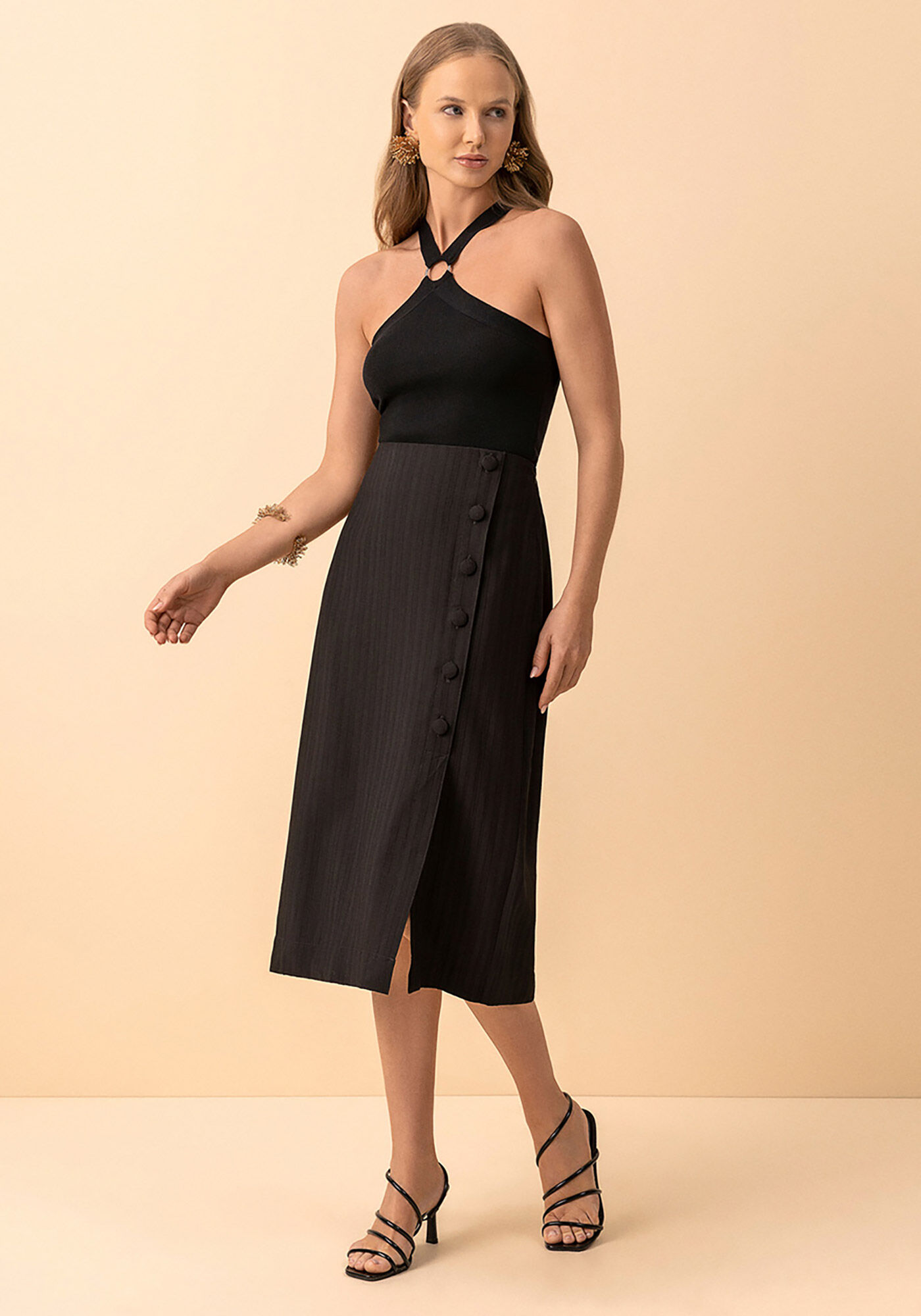 Saia Midi Ch&aacute; Listrada De Cintura Alta Com Fenda E Bot&otilde;es, PRETO, large.