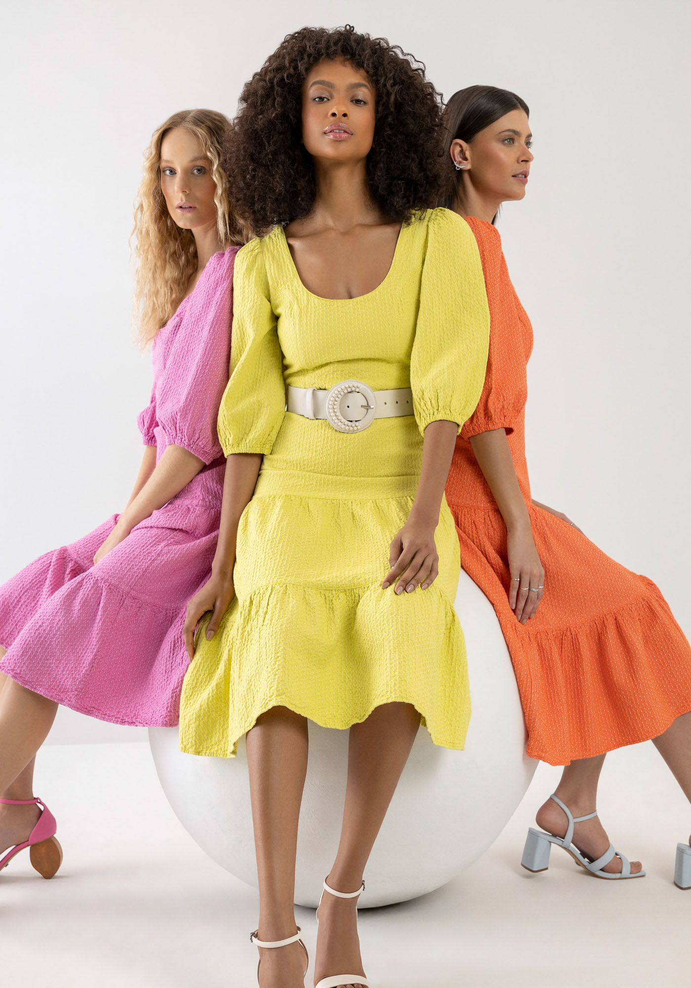 Vestido Midi Texturizado com Manga 3/4 Sustent&aacute;vel, , large.